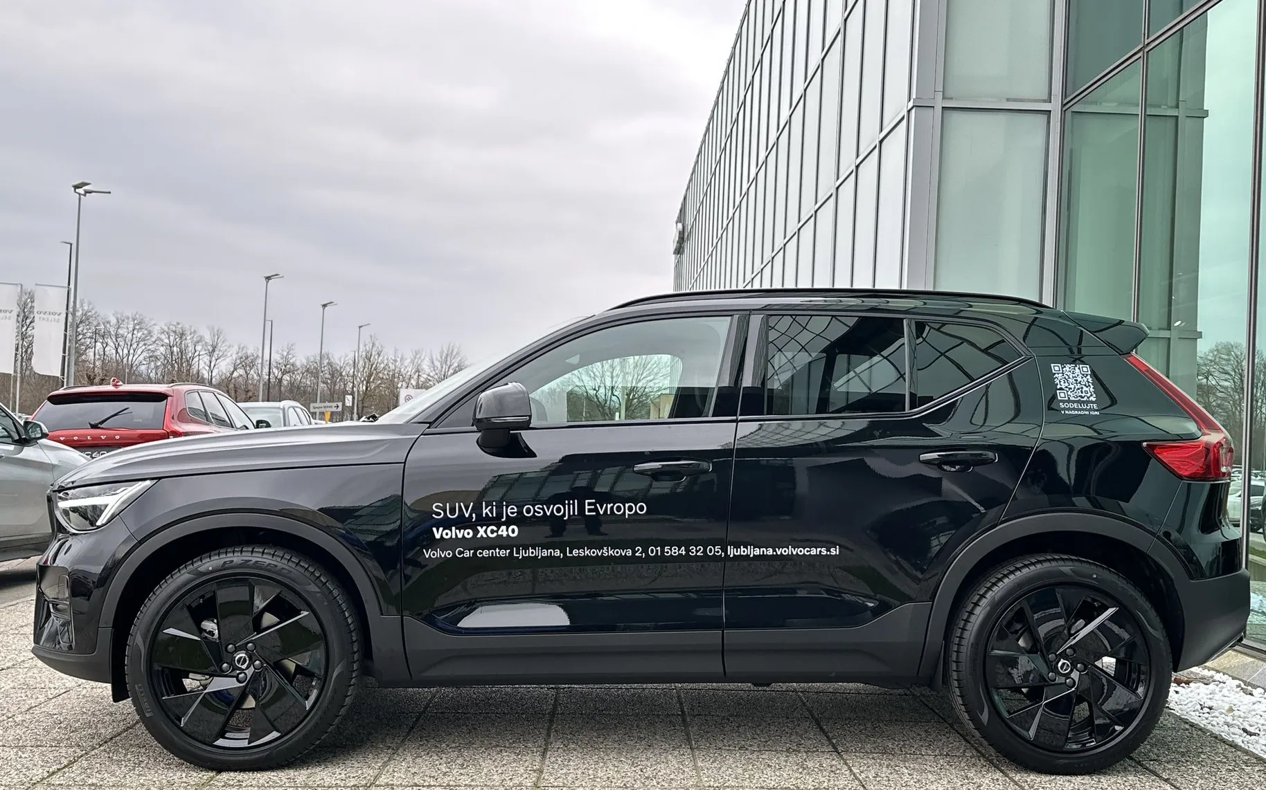 Zunanja slika - Volvo XC40 - B3  P  Plus Black Edition... - 4