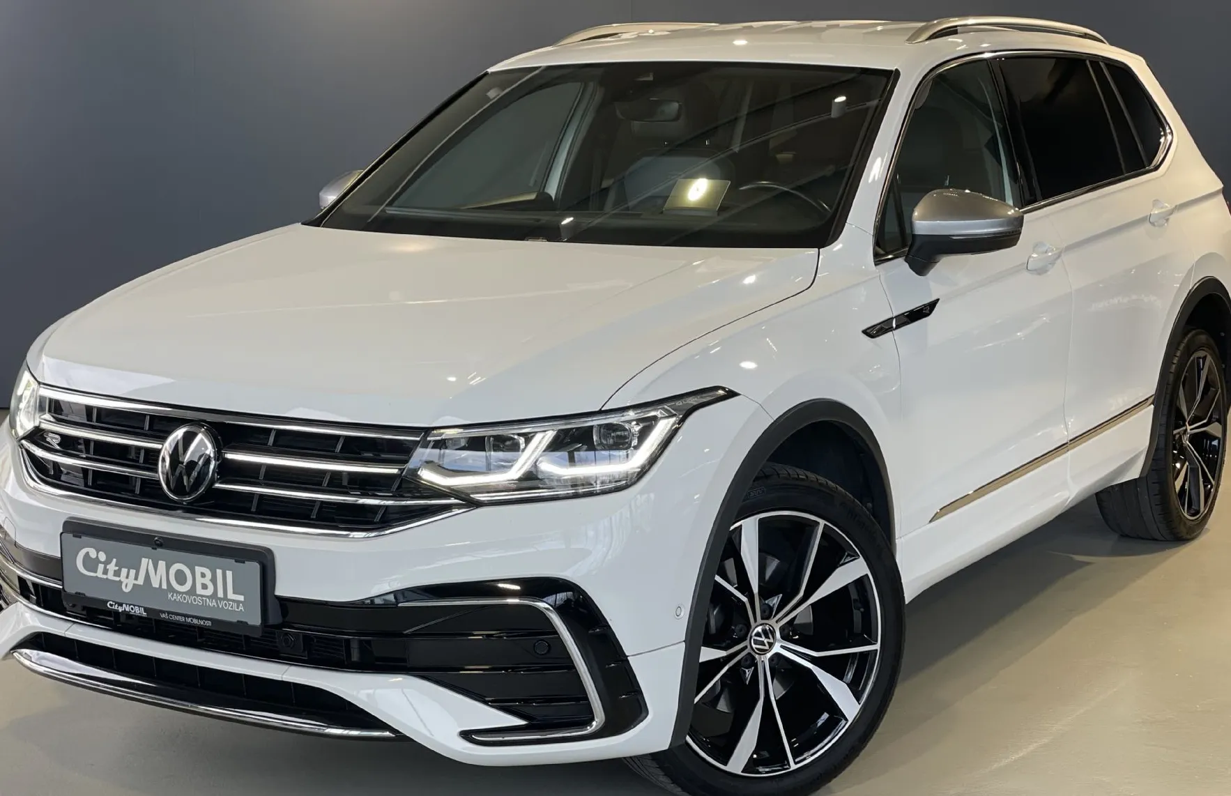 Zunanja slika - VW Tiguan Allspace - 4MOT R-LINE HEADUP-KEYLESS-VIRTUAL-360-KLJUKA-NAV - 1