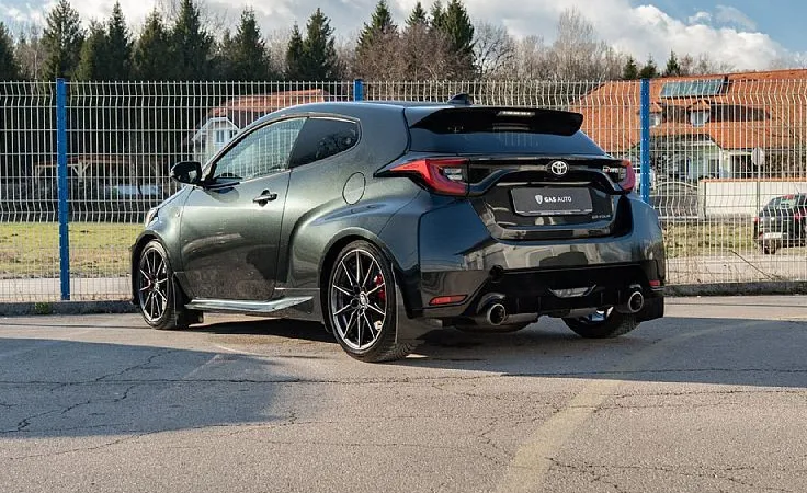Zunanja slika - Toyota GR Yaris - 1.6 TURBO GR-FOUR 4WD KW Gewinde Akrapovič Kletka - 7