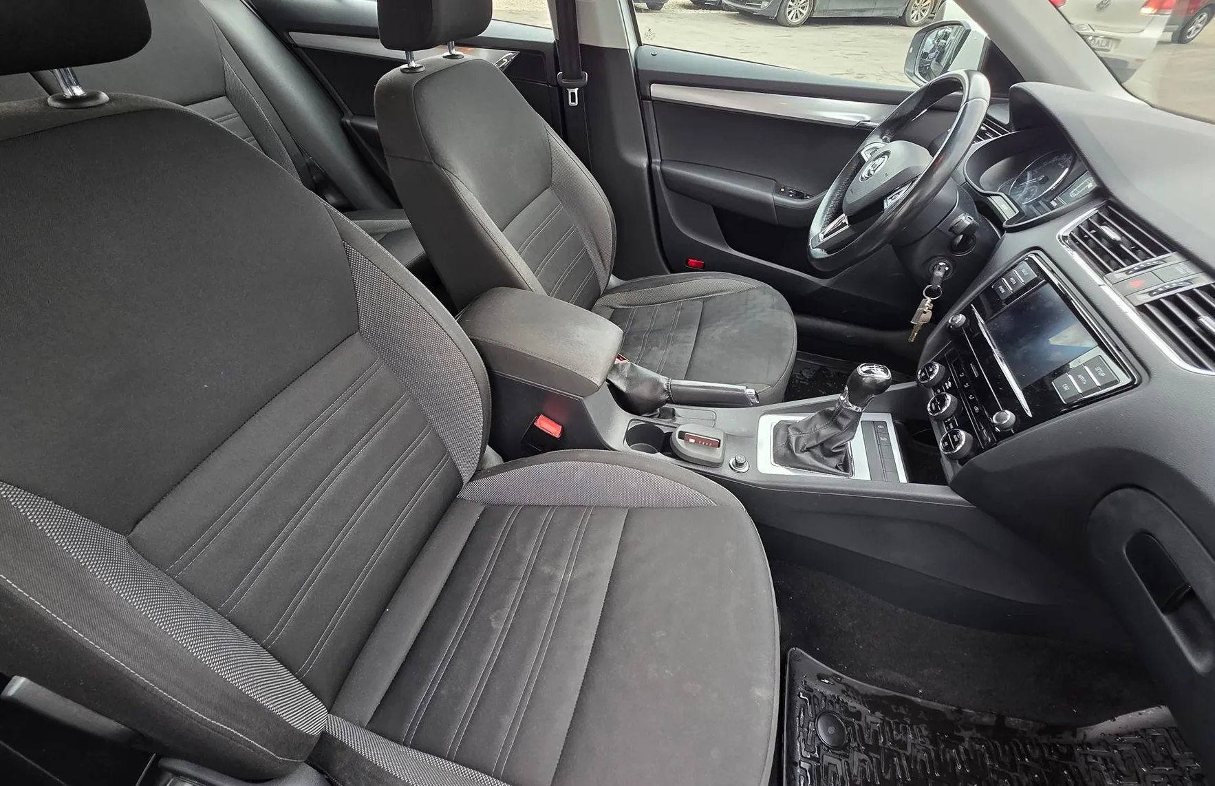 Zunanja slika - Škoda Octavia - 1.6 TDI STYLE ALU PLATIŠČA-MF-ZALSON-SLOVENSKA - 13