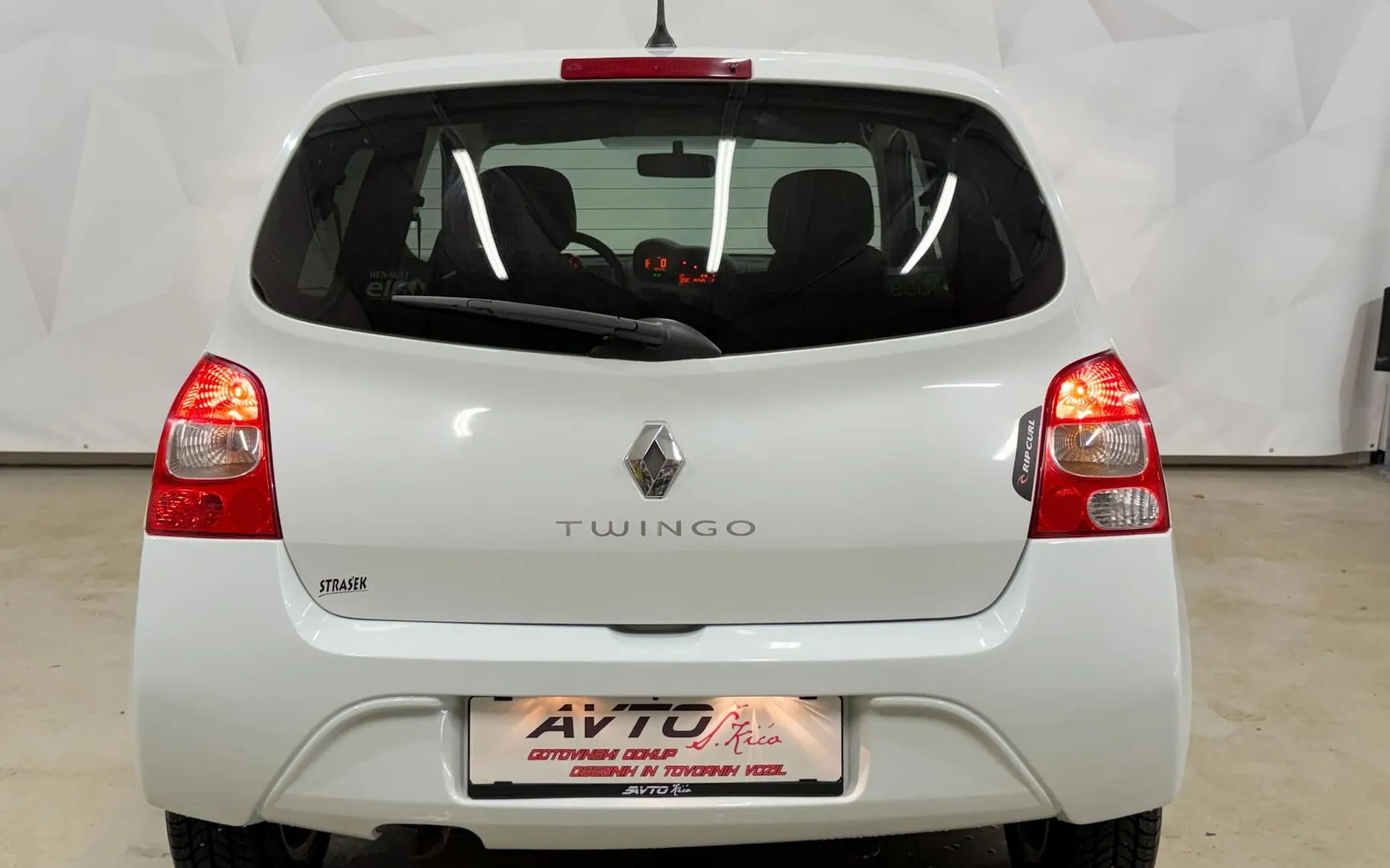 Notranja slika - Renault Twingo - Rip Curl 1.2-KLIMA-SLOVENSKI-SERVISNA-KNJ-TRAJNIK - 8