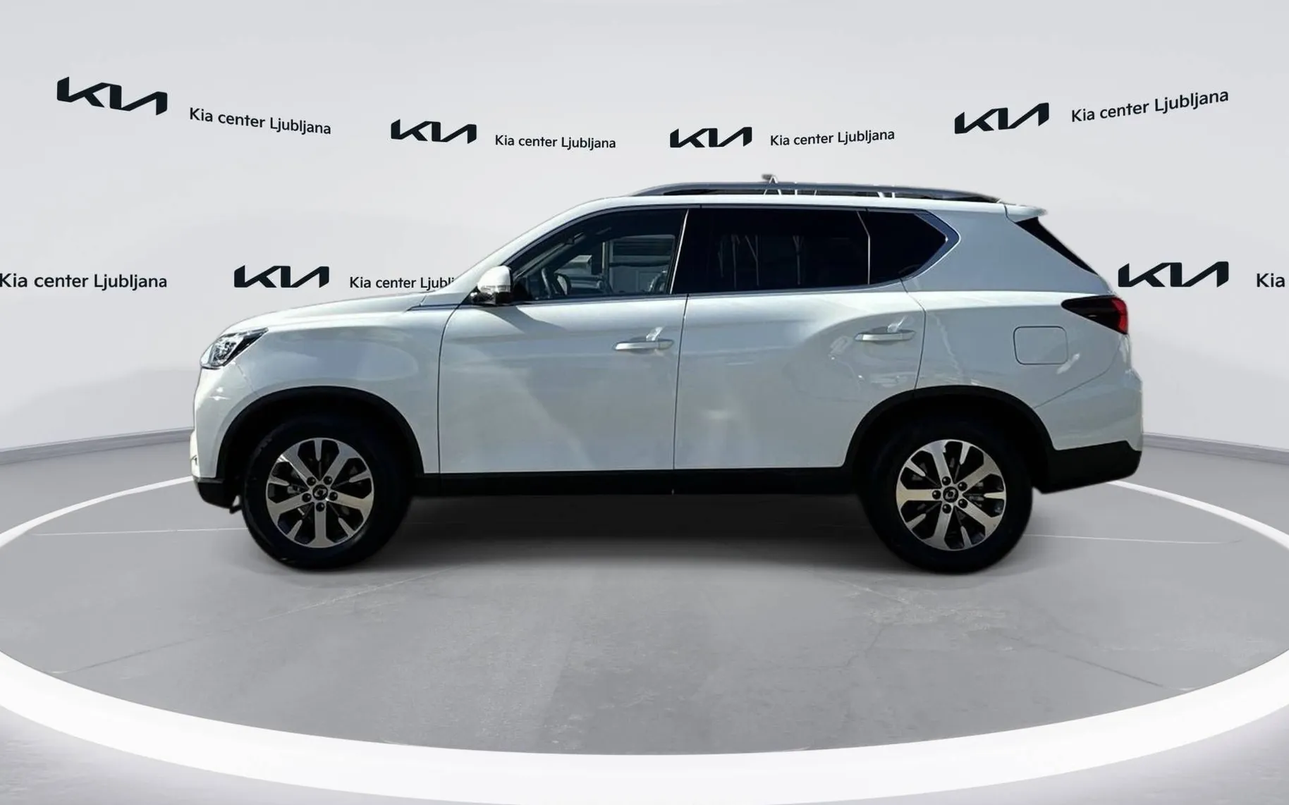 Notranja slika - KG Mobility Rexton - 2.2 XDI LIMITED PLUS 4x4 A T - 8