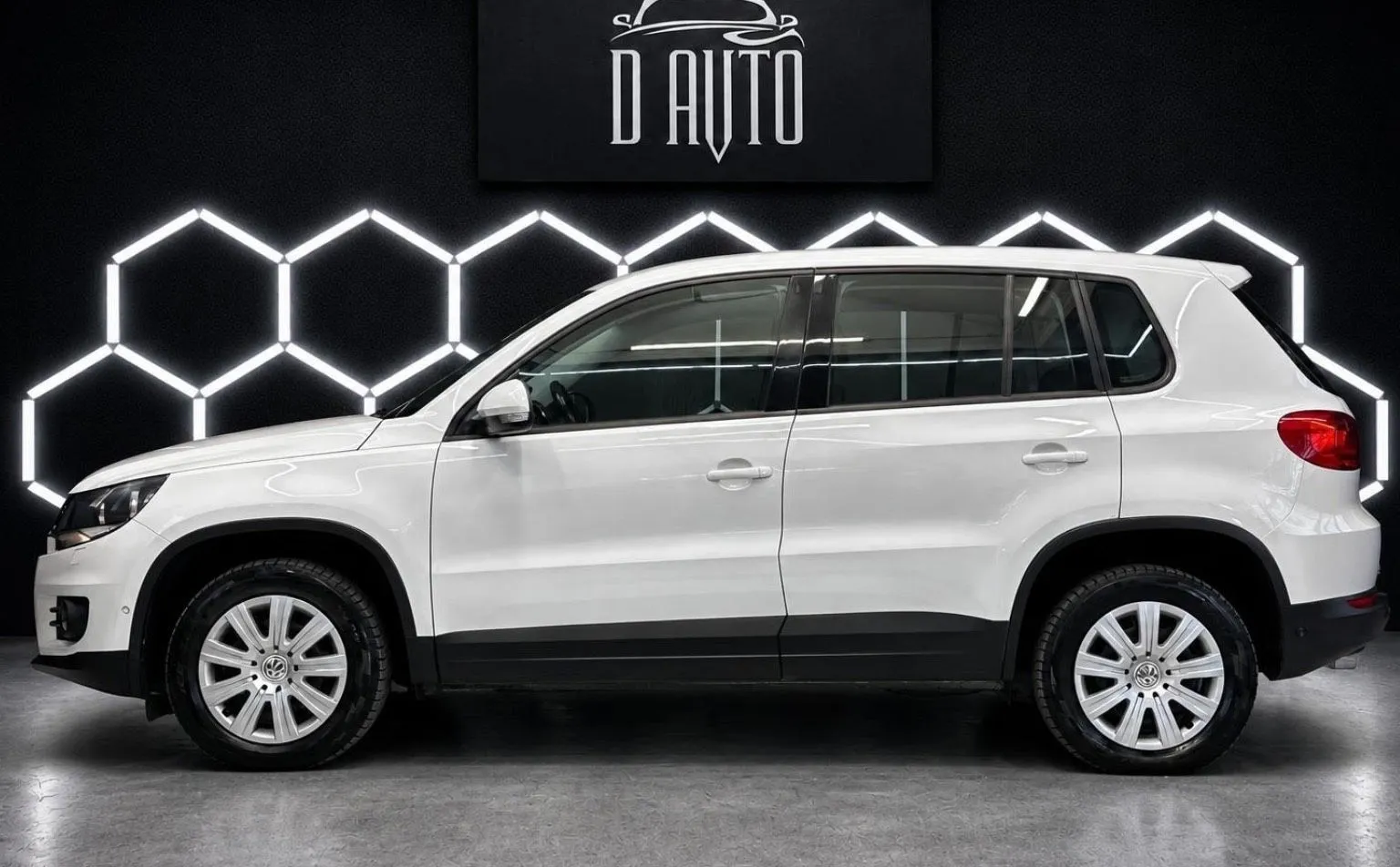 Zunanja slika - Volkswagen Tiguan - 2.0 TDI 4motion DSG | KLJUKA | F1 | TEMPOMAT |PDC - 4