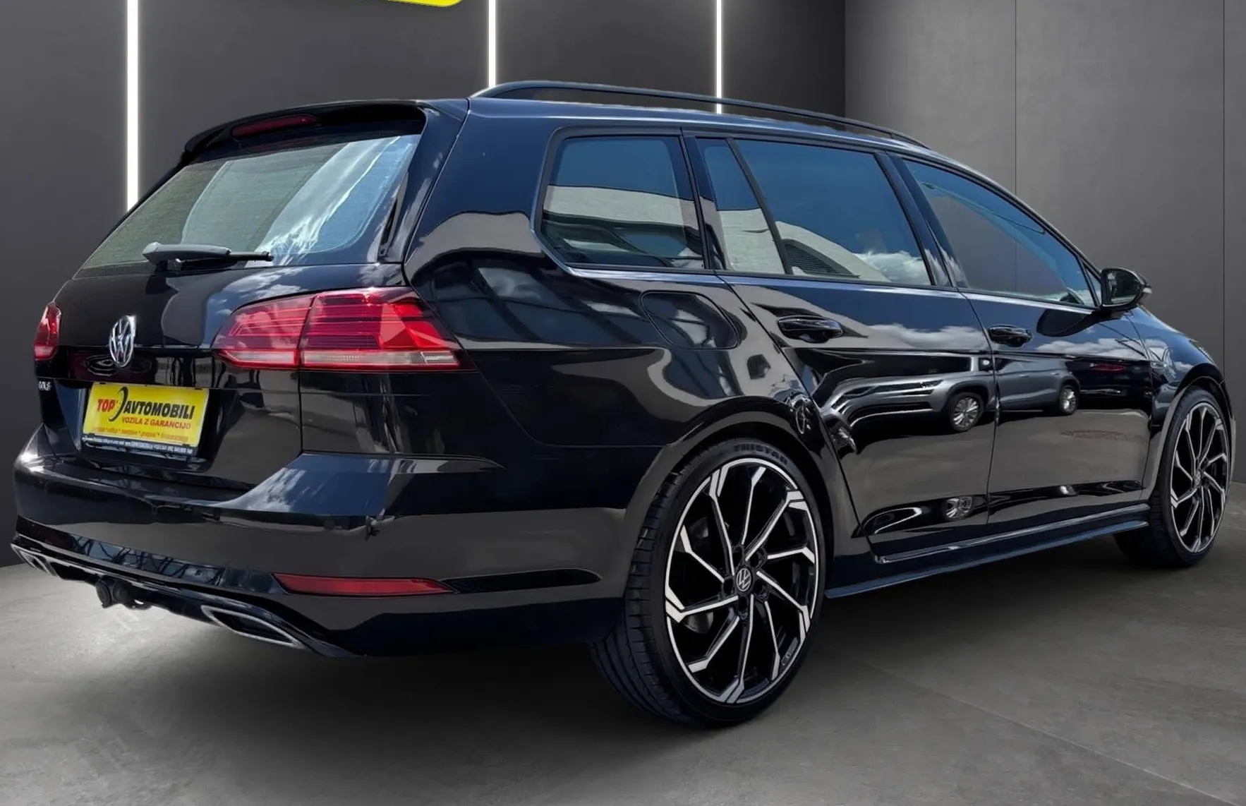 Zunanja slika - VW Golf - Variant 2.0 TDI R-LINE FULL LED ACC SLOVENSKO POREKLO PD.. - 8