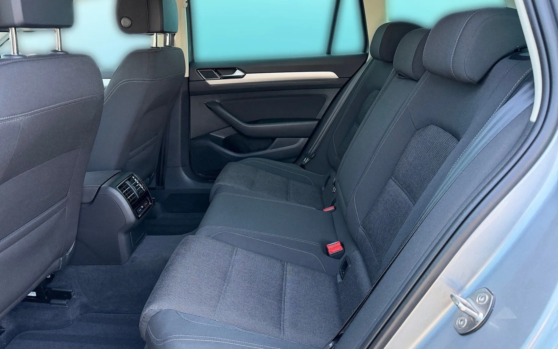 Notranja slika - Volkswagen Passat Variant - 2.0 TDI BMT Connect DSG-SLO-ACC-PDC-Vzvr.kamera... - 11