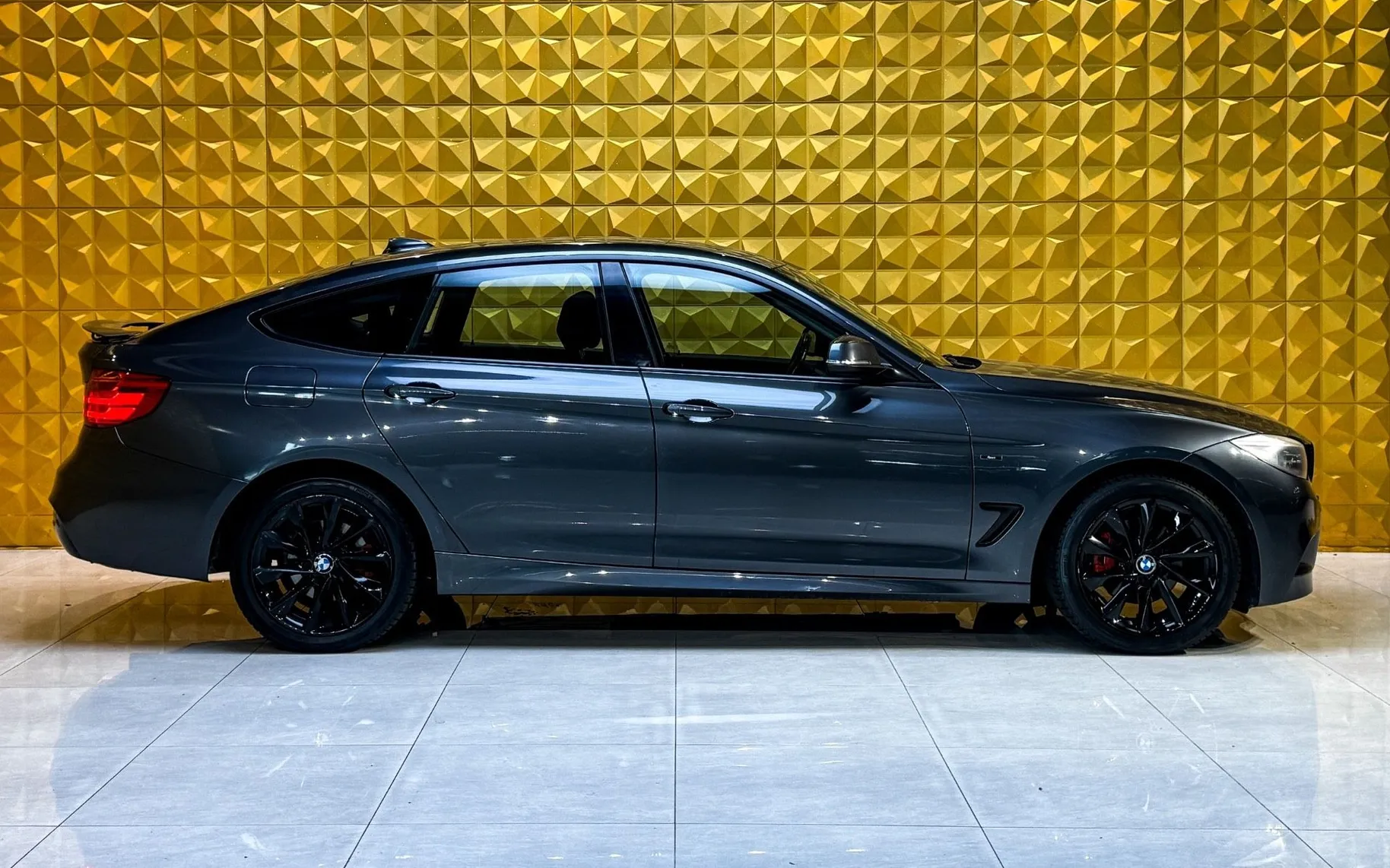 Notranja slika - BMW serija 3 Gran Turismo: - 320d AUT.-M Sport-NAVI-TEMP-GRETJE-EL PRTLJAZNIK - 12