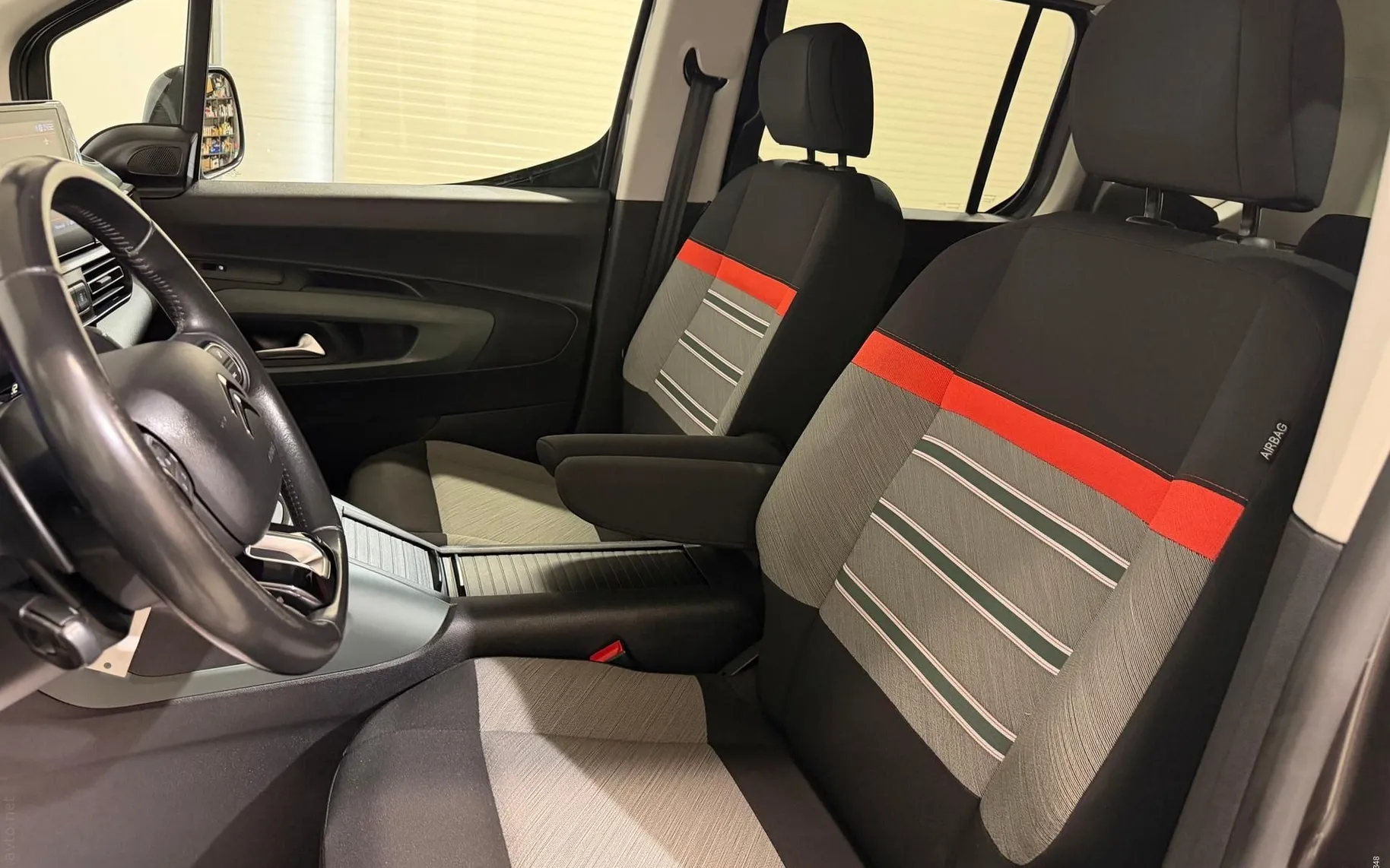 Notranja slika - Citroën Berlingo - 1.5 HDI-XTR-AVTOMATIK-LED-HEAD UP-KAMERA-96KW-SLO - 11