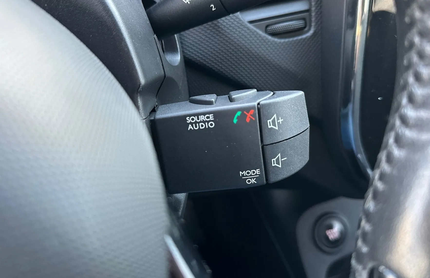 Zunanja slika - Renault Captur - dCi 90 - SLOVENSKI - PDC - NAVIGACIJA - TEMPOMAT - 16