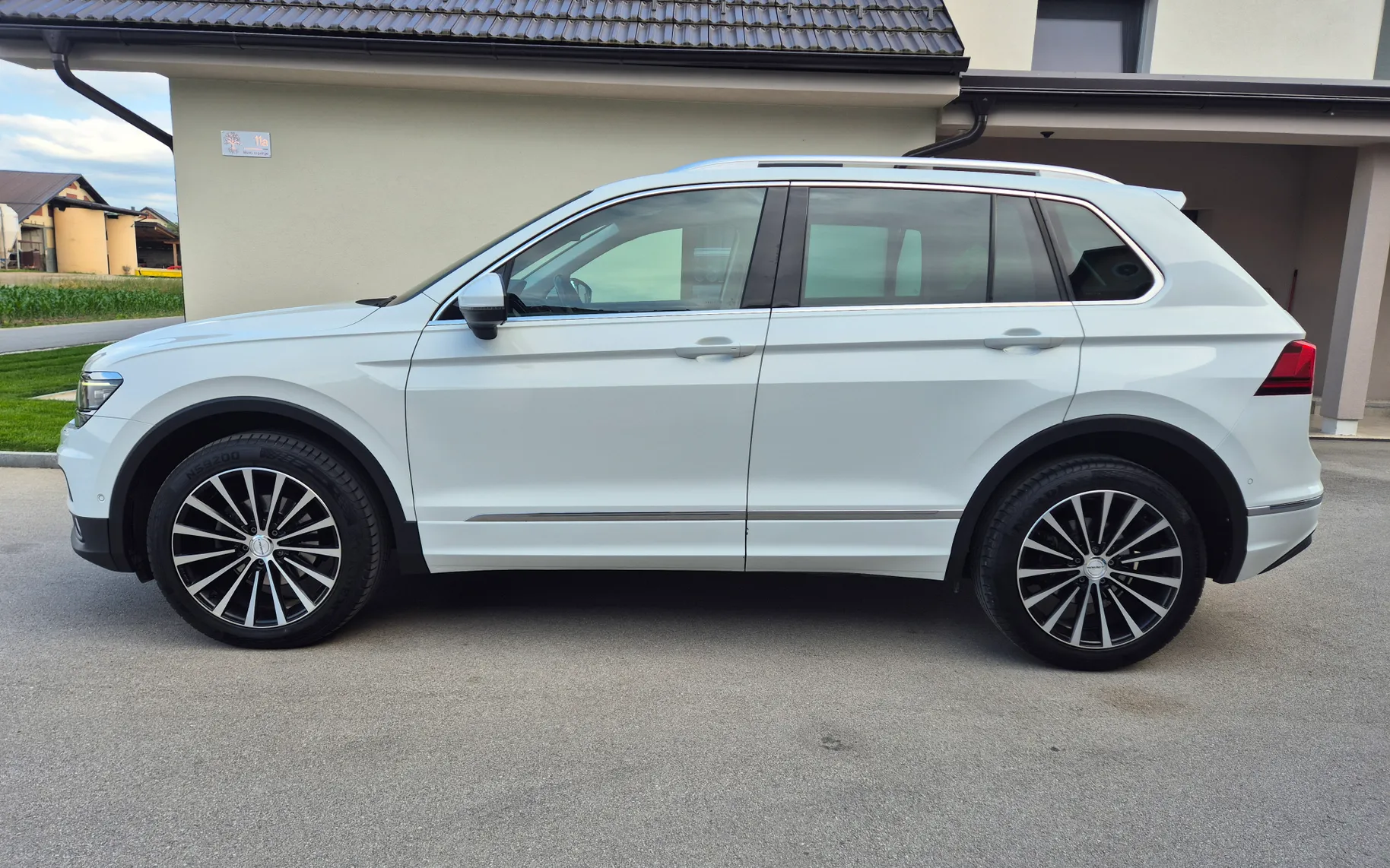 Zunanja slika - VW Tiguan - 2.0 TDI 4M AUT. - 3