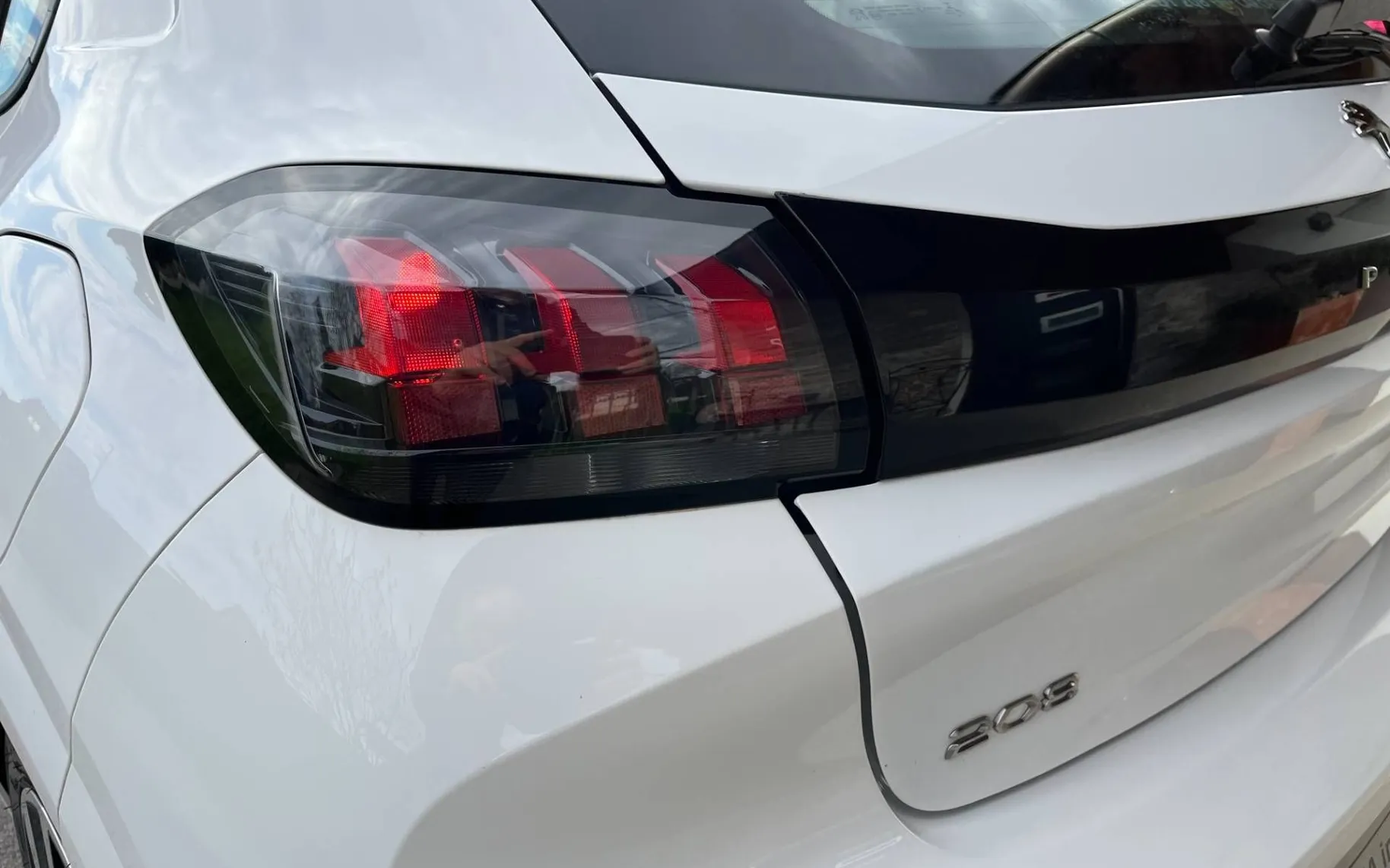 Notranja slika - Peugeot 208 - 1.2 PureTech -1 LASTNIK-49500 km-NAVI-LED-ODLIČEN - 8