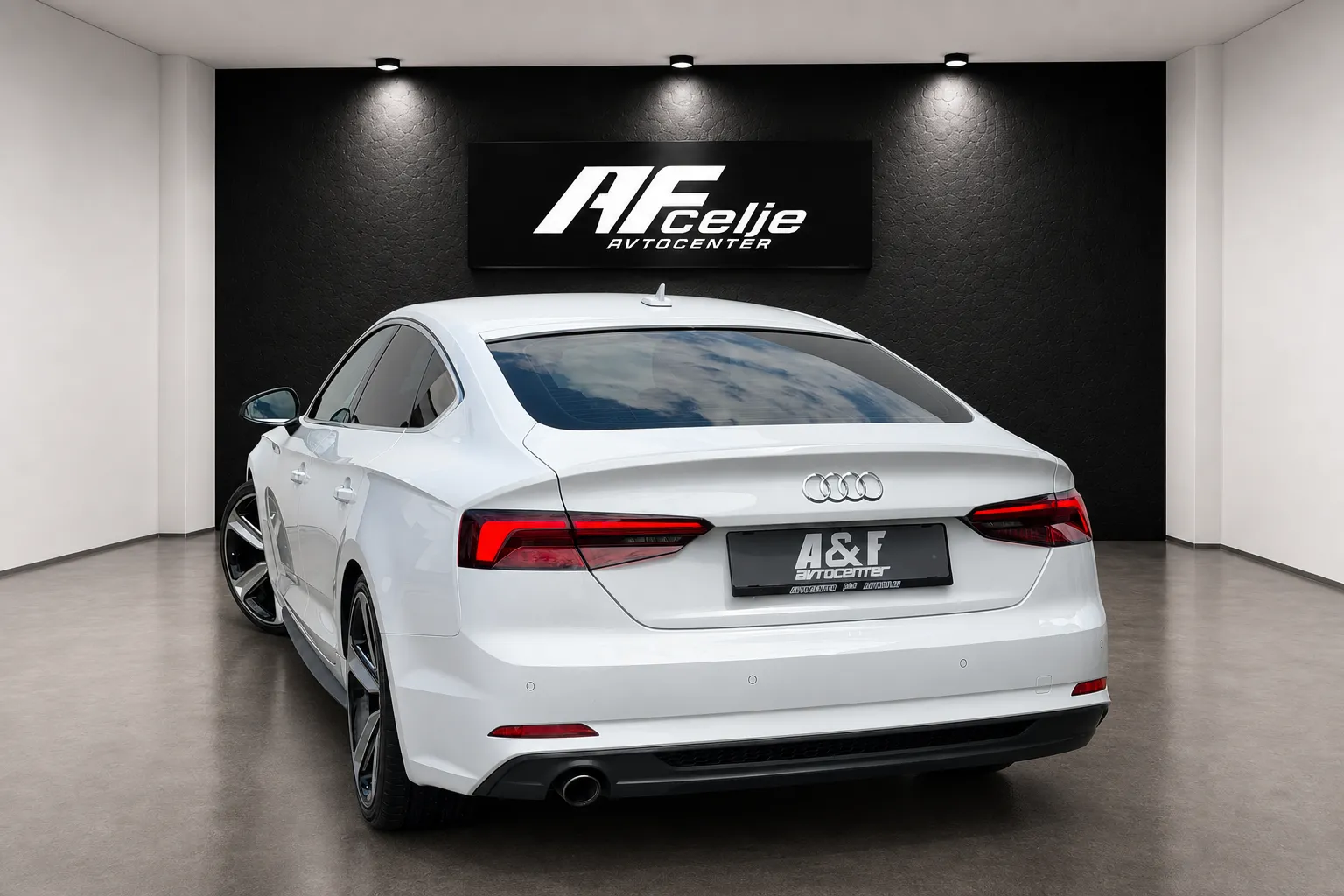 Notranja slika - Audi A5 Sportback - 2.0 TDI-AUT-S LINE-VIRUTAL-LIZING ZA TUJCE-XENON - 7