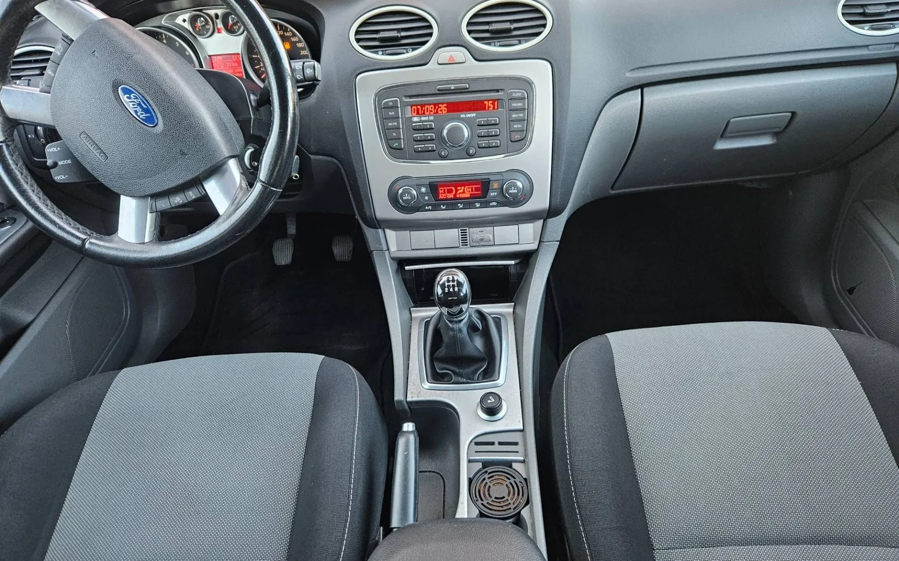 Notranja slika - Ford Focus - 1.6  1.LASTNIK  SLO SAMO 115000KM - 9