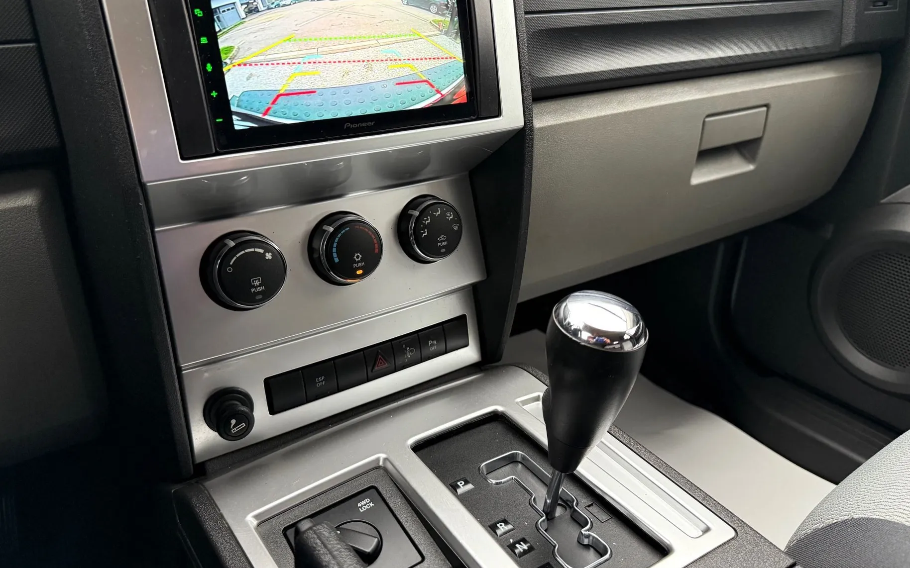 Zunanja slika - Dodge Nitro - 2.8 16V CRD 4WD AUT. SLO.VOZILO MULTIMEDIJA KAMERA - 15