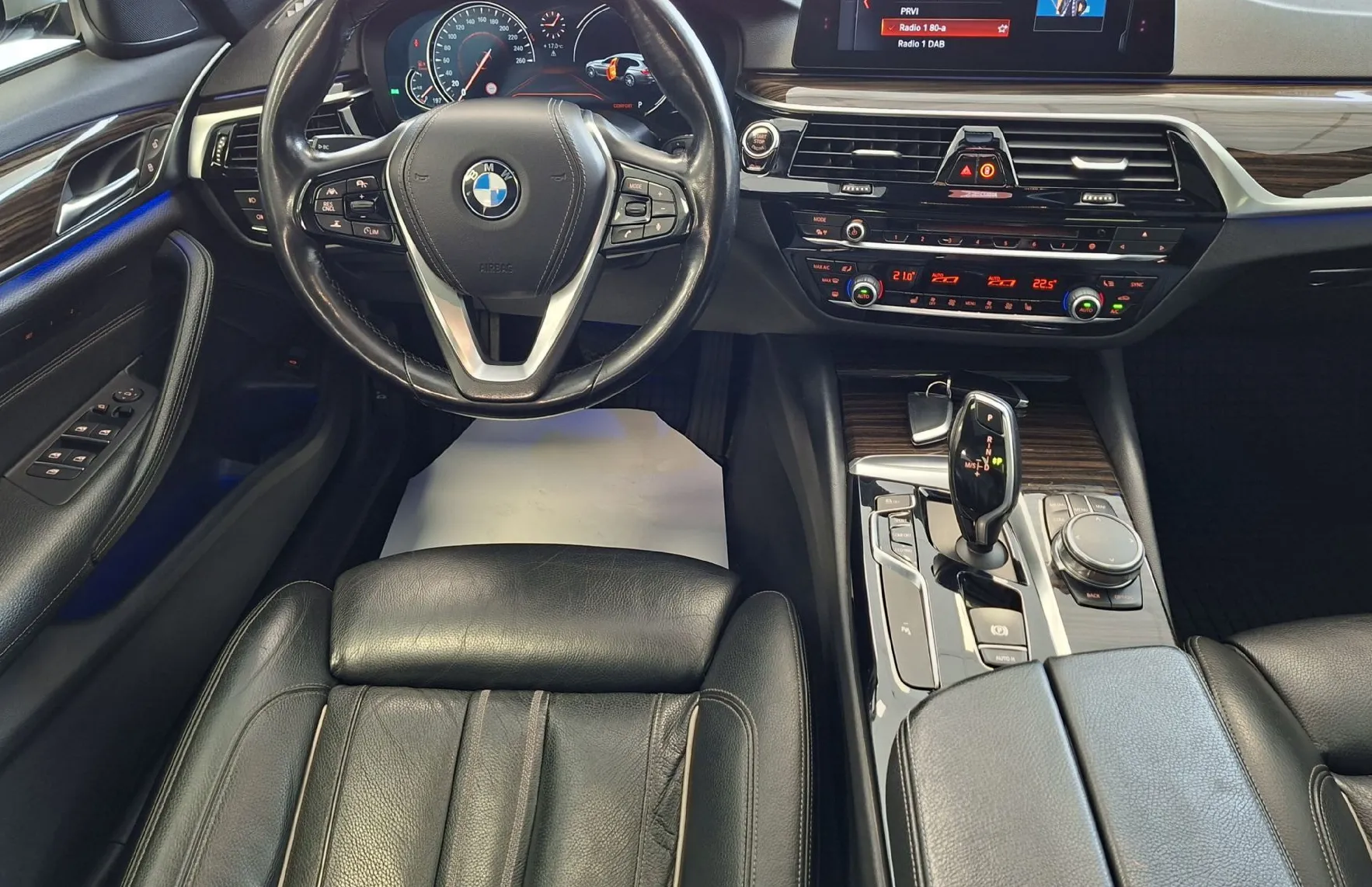 Zunanja slika - BMW Serija 5 - Touring: 520d x Drive aut.SPORT LINE-LED-NAVI-PANORAMA- - 8