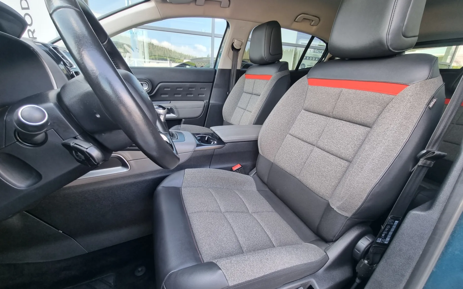 Zunanja slika - Citroën C5 - Aircross 1.2 PT Feel - VLEČNA KLJUKA - POTRJENA SERVISNA - 21