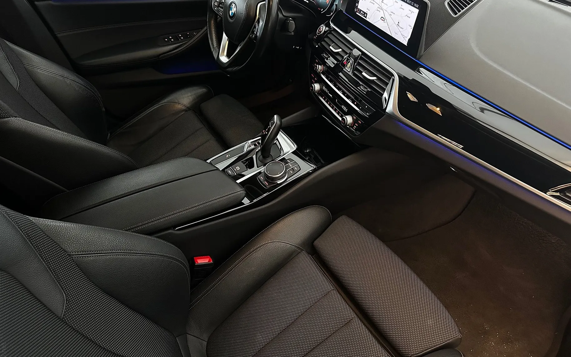 Notranja slika - BMW serija 5: - 520D-M5 LOOK-VIRTUAL-SPORT-AMBIENT-NAVI-HEAD UP - 9