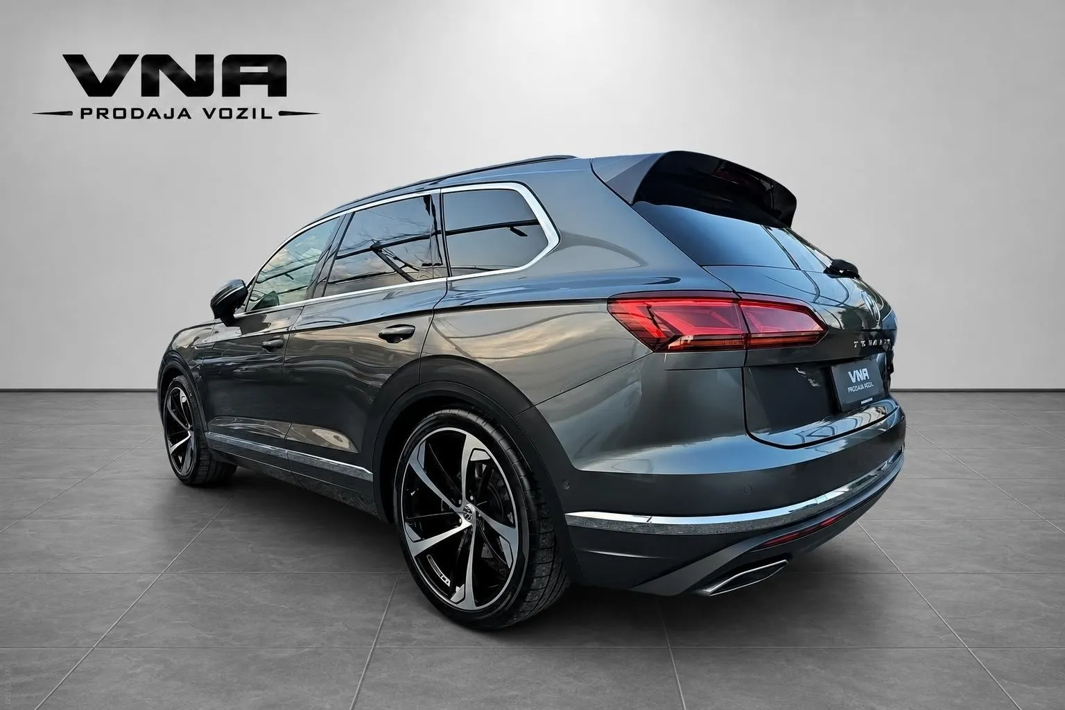Zunanja slika - Volkswagen Touareg - 4motion V6 TDI BMT R-Line |VIRTUAL|KLJUKA|WEBASTO| - 4