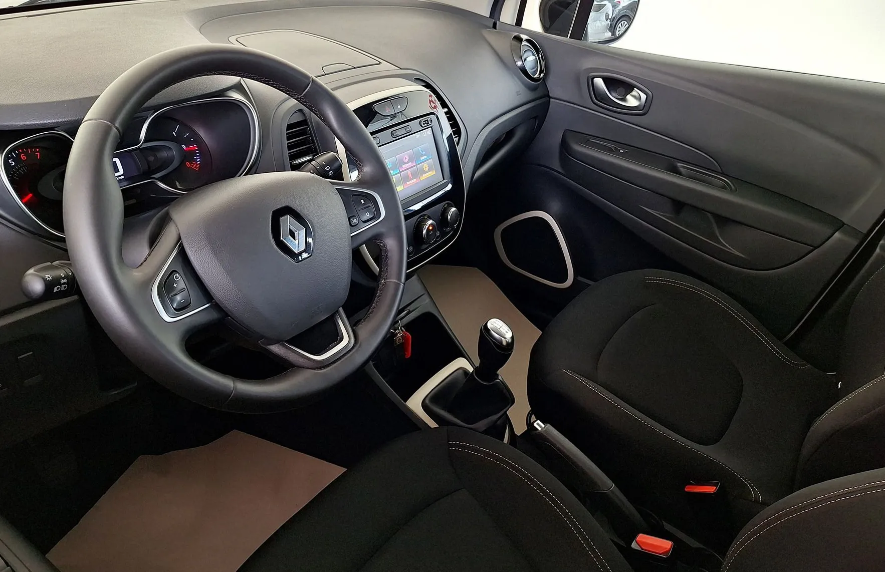 Zunanja slika - Renault Captur - TCe 90 Outdoor•Slovensko vozilo•1.Lastnik•... - 9