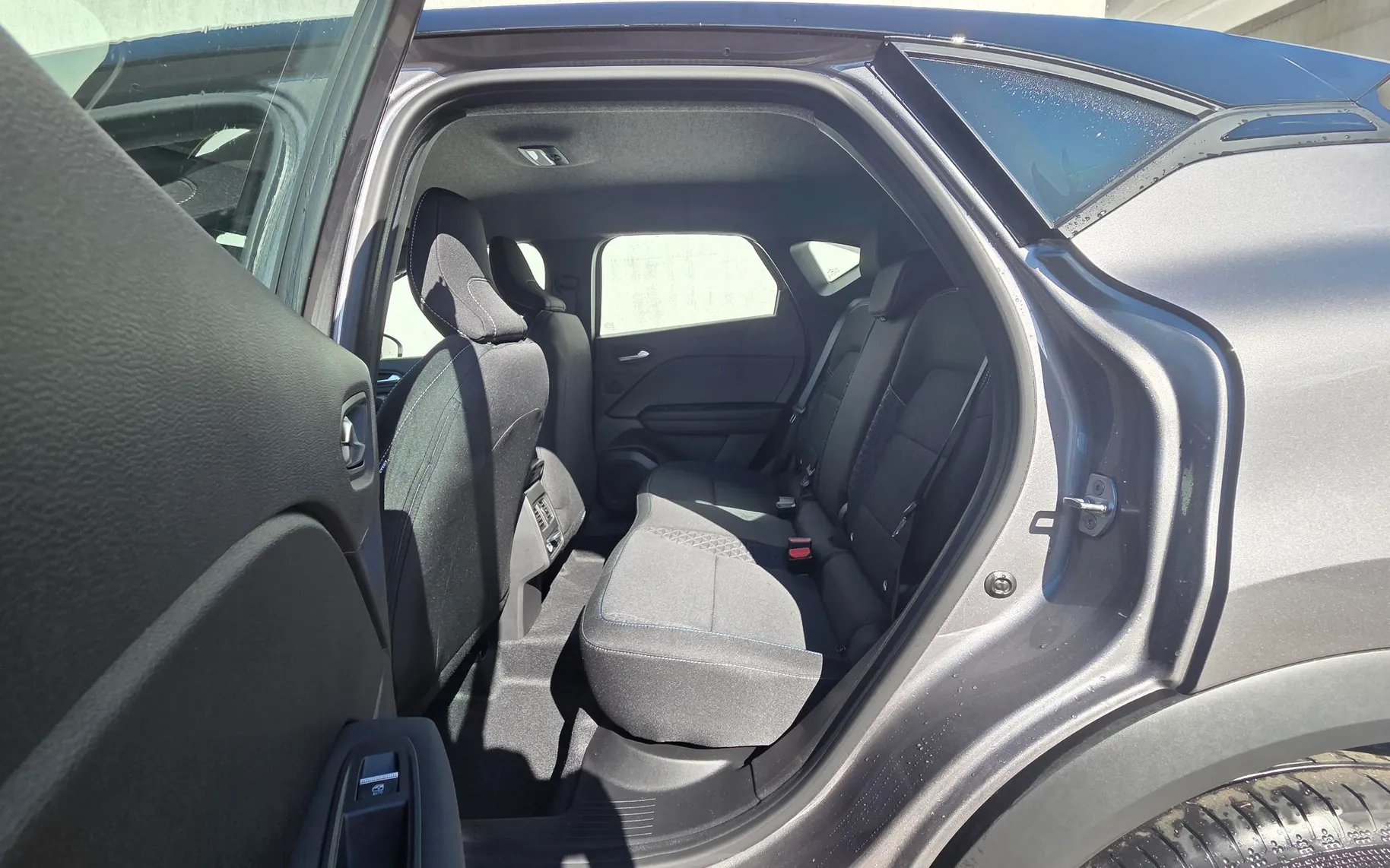 Zunanja slika - Renault Captur - Evolution TCe 115+Zimske gume+Servis - 12