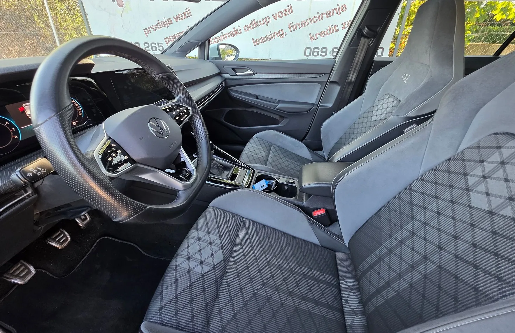 Zunanja slika - Volkswagen Golf - 1.5 TSI R-LINE LED-PANORAMA-ALU19-VIRTUAL-RADAR - 10