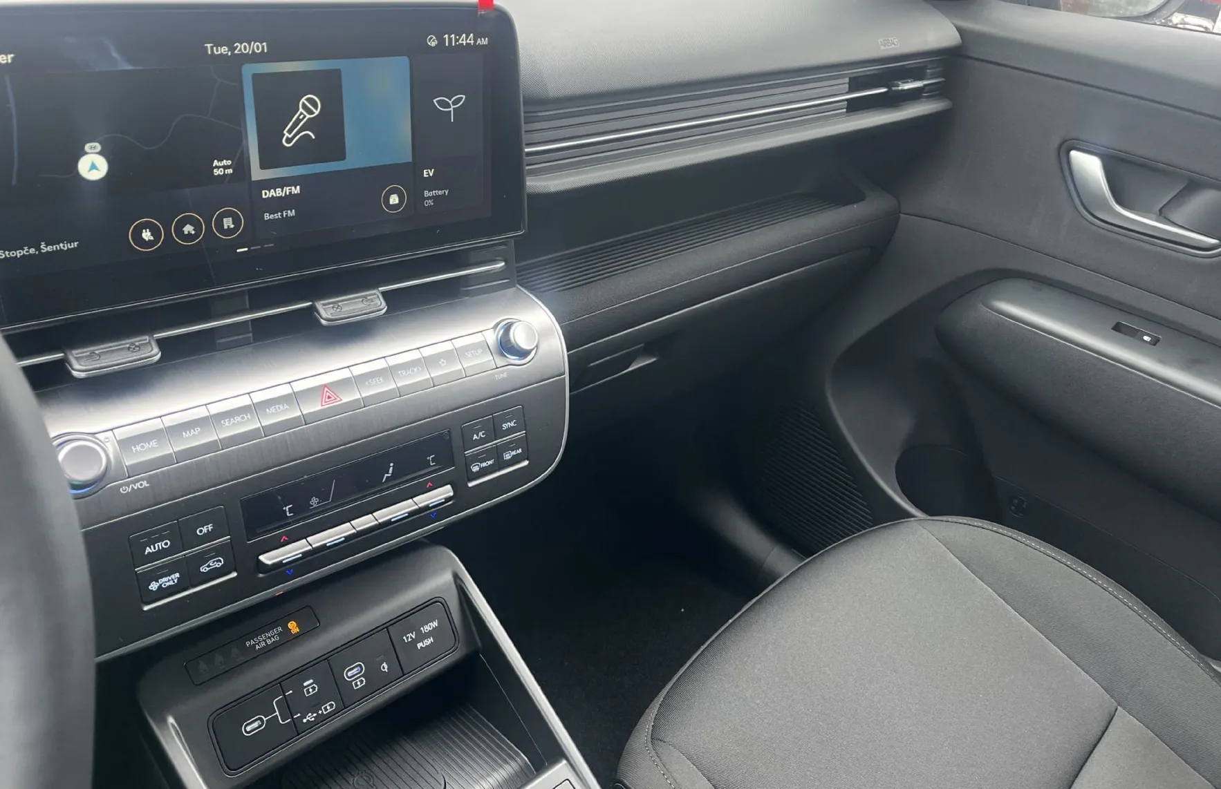 Zunanja slika - Hyundai Kona - Electric 48.6 kWh 99kW PREMIUM+ WINTER - 13