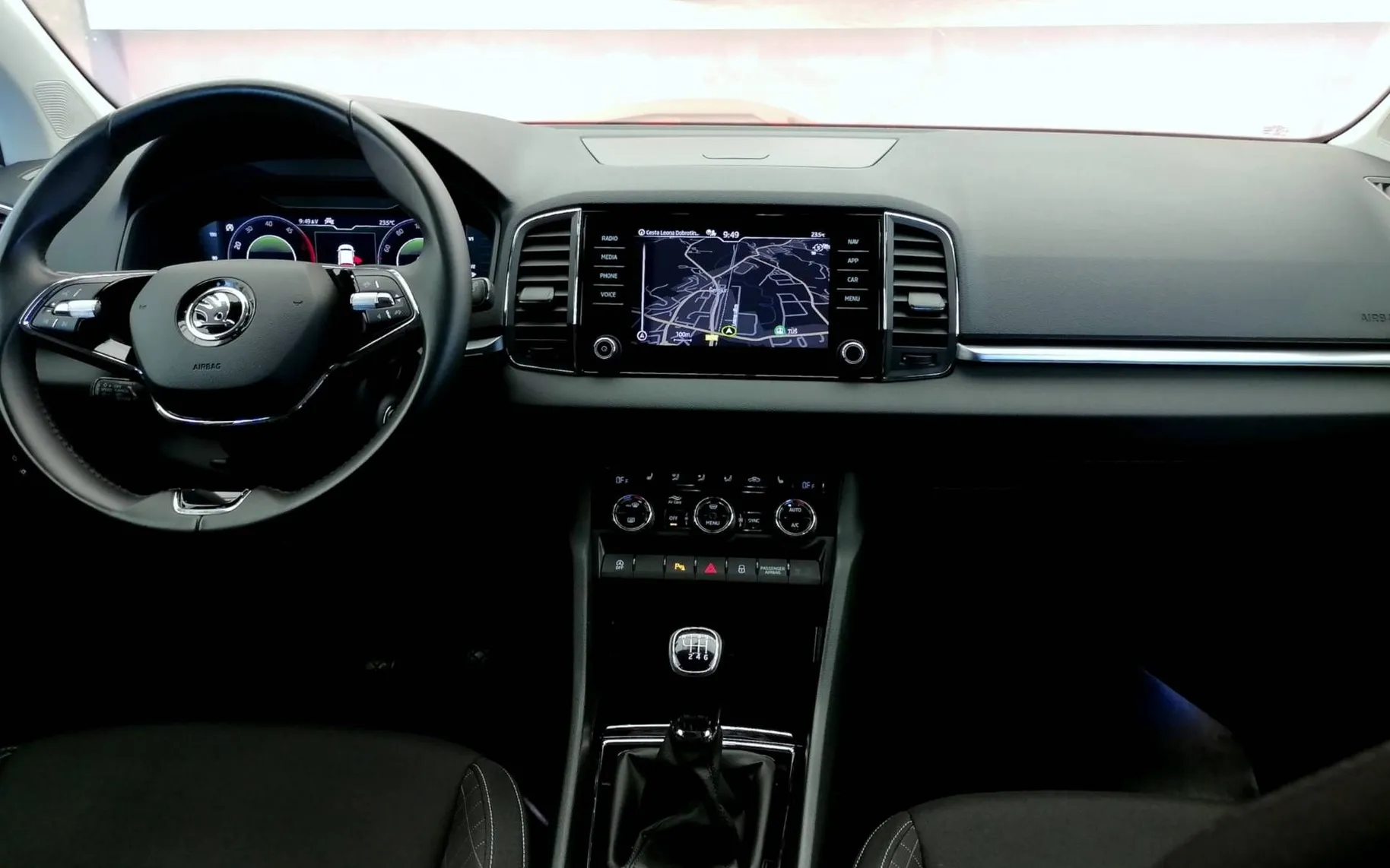 Zunanja slika - Škoda Karoq - 2.0 TDI Sportline FULL LED KAMERA RADAR 1.LASTNIK - 5