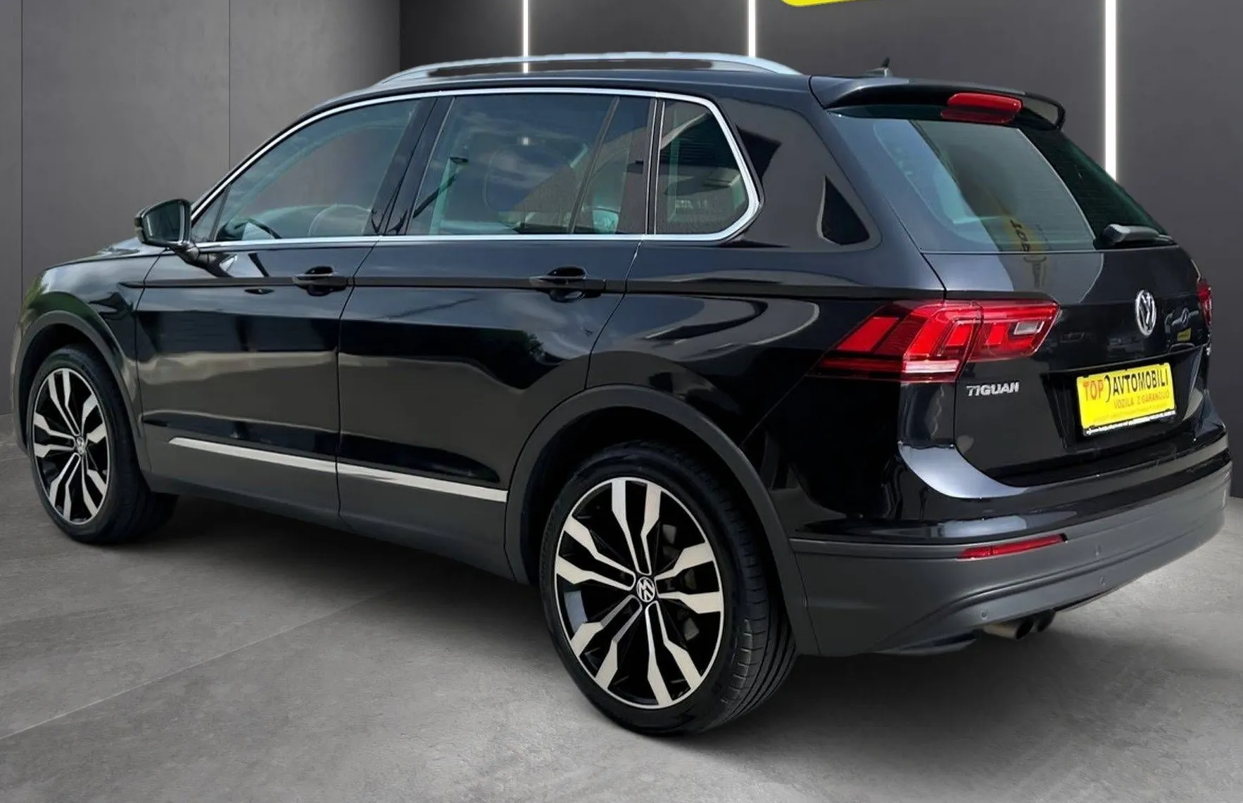 Zunanja slika - VW Tiguan - 2.0 TDI 20COL R-LINE LED NAVI PDC RADARSKI TEM T - 5