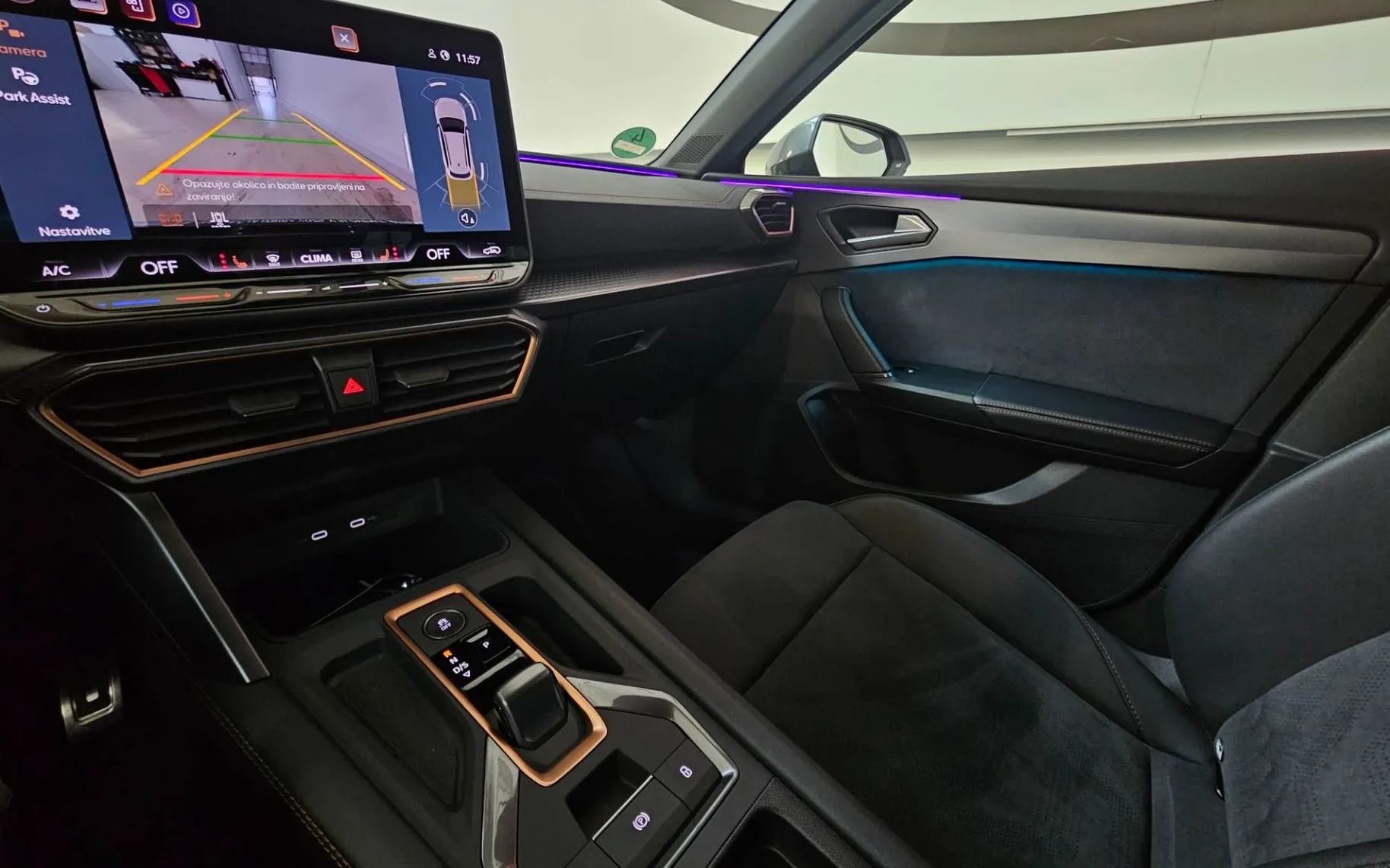 Notranja slika - Cupra Leon - ST 1.5 eTSI DSG - 9