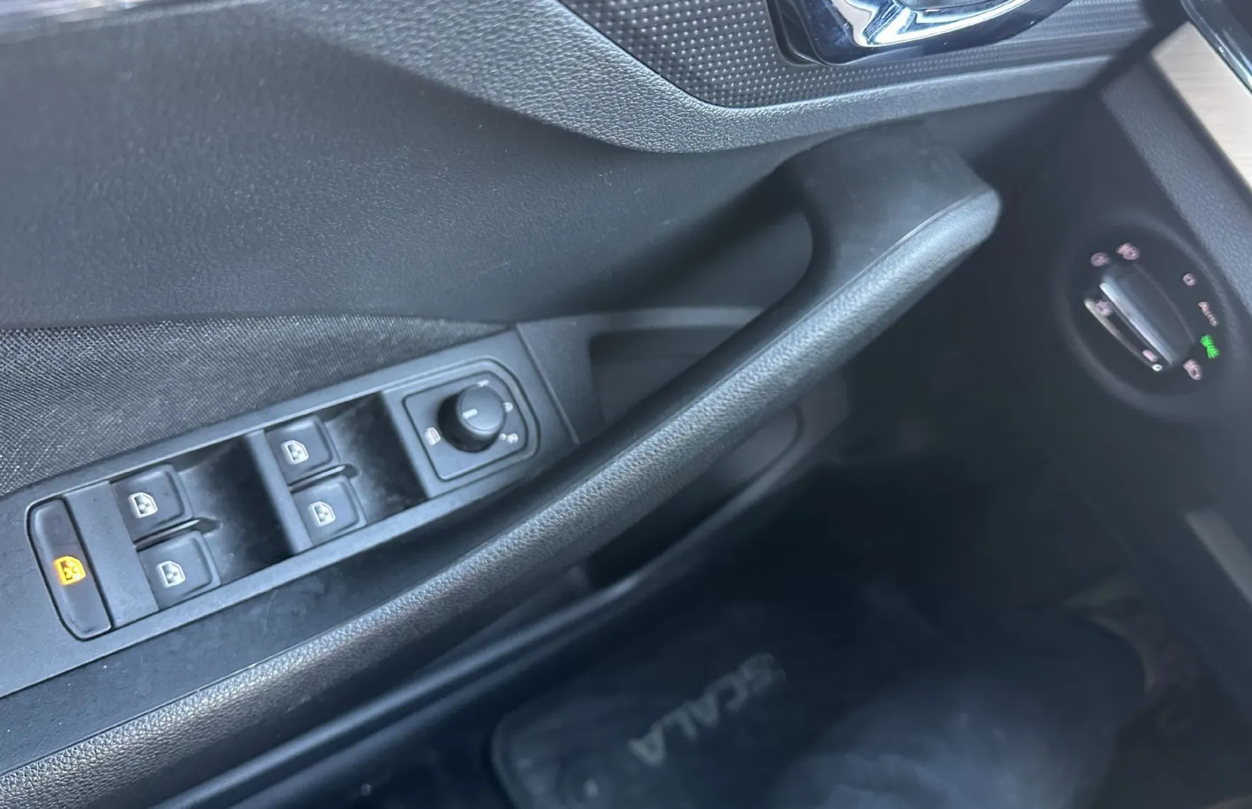 Zunanja slika - Škoda Scala - 1.5 TSI ACT. 110kW.SLOVENSKI.SAMO 91.000 KM.VSI SE - 7