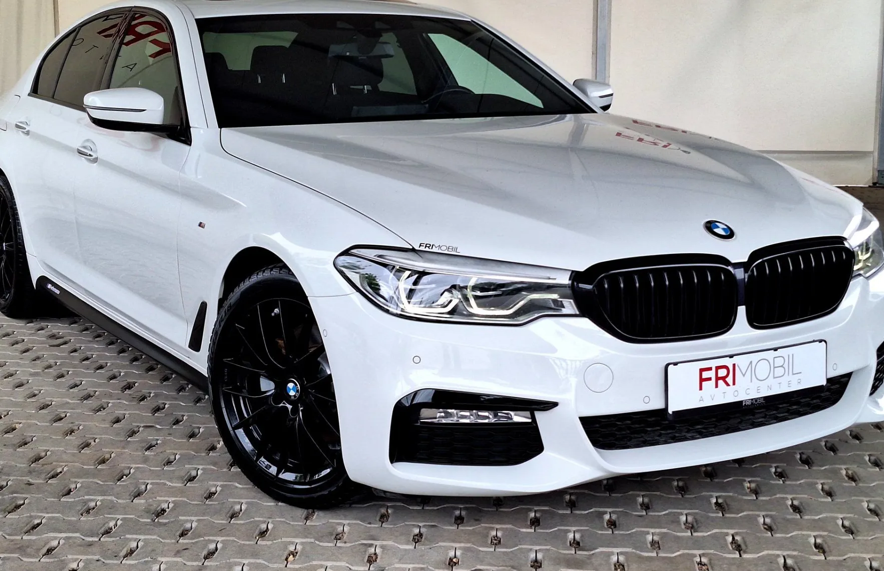 Zunanja slika - BMW Serija 5 - : 520d M-Performance•PANO•AMBIENT•ADAPTIVE LED• - 2