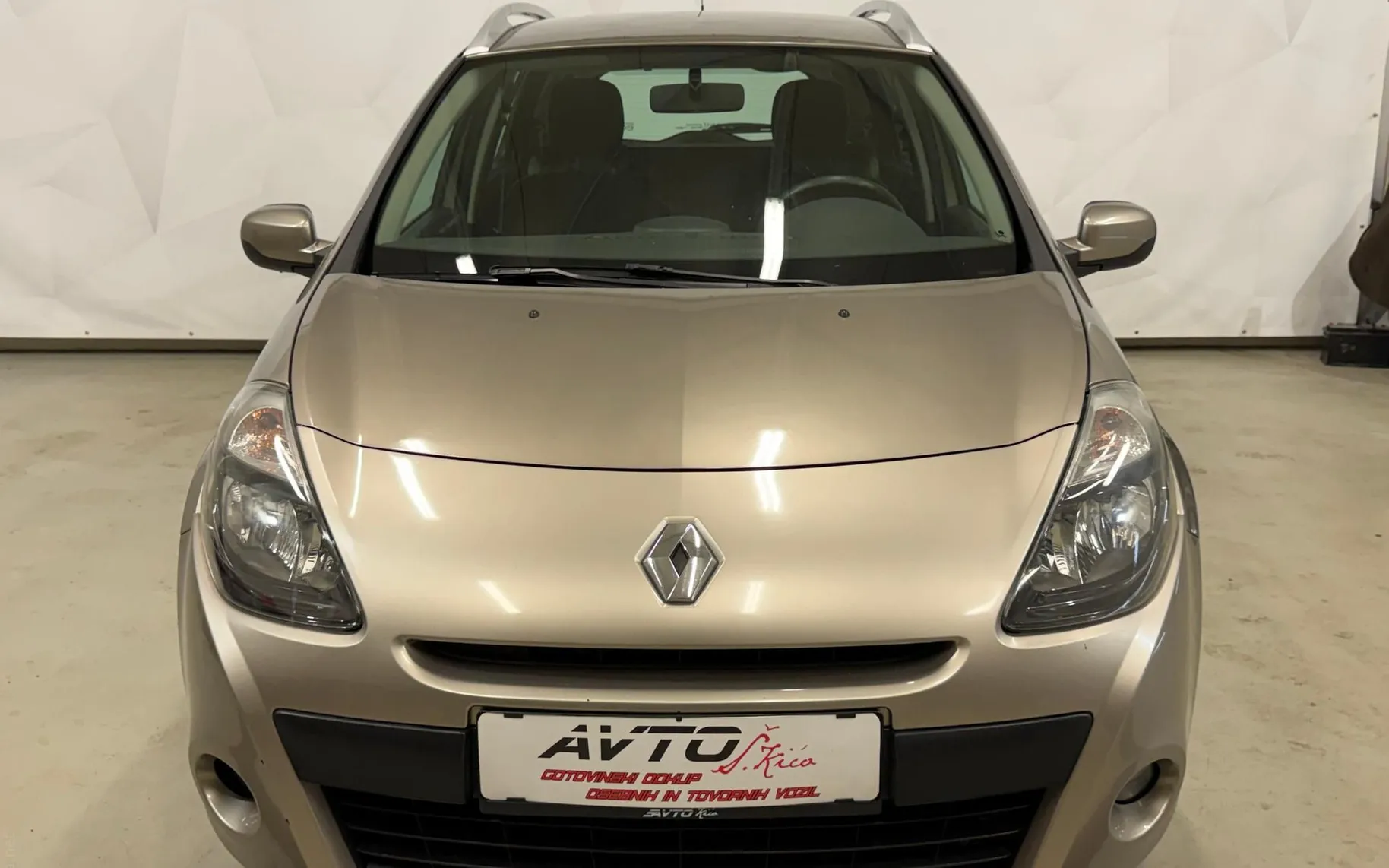 Notranja slika - Renault Clio - Grandtour 1.5 dCi-TEMPOMAT-KLIMA-TRAJNIK - 7