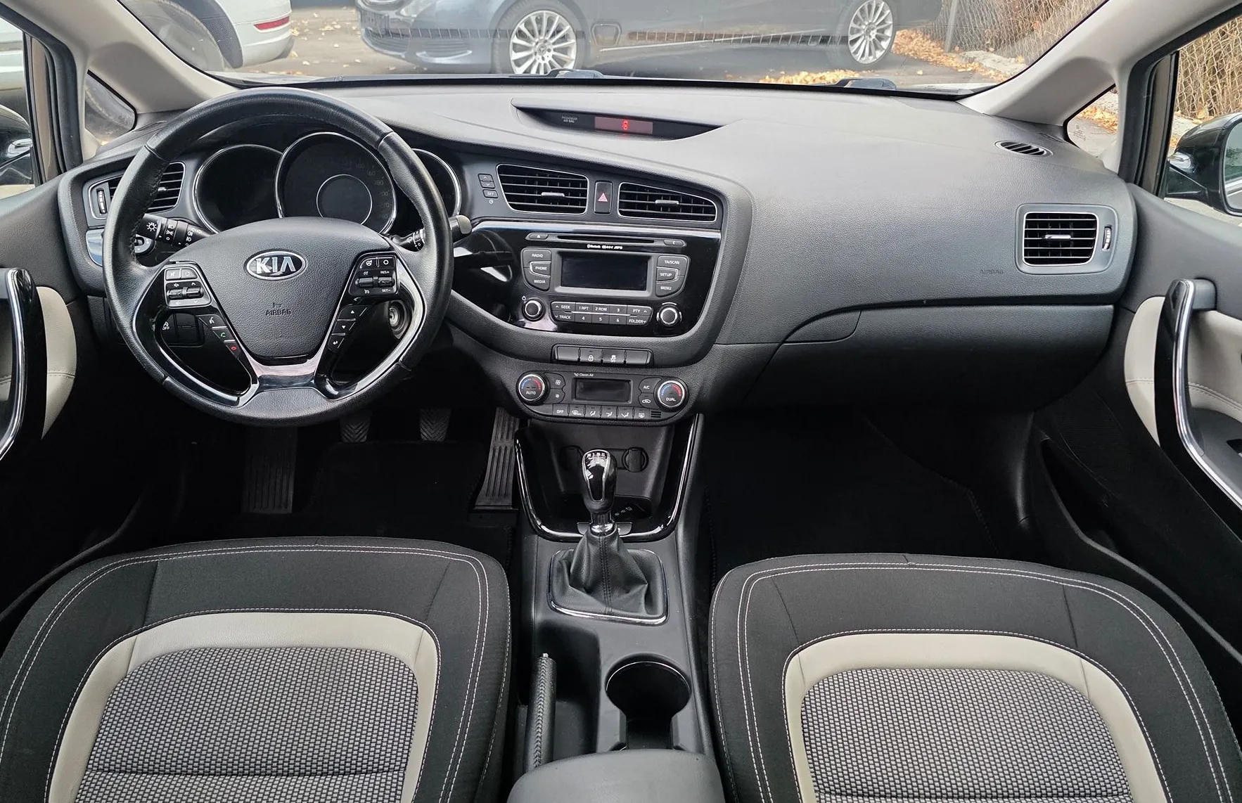 Zunanja slika - KIA Ceed - 1.6 CRDi STYLE ALU PLATIŠČA-PDC-KLIMA-SLO - 8