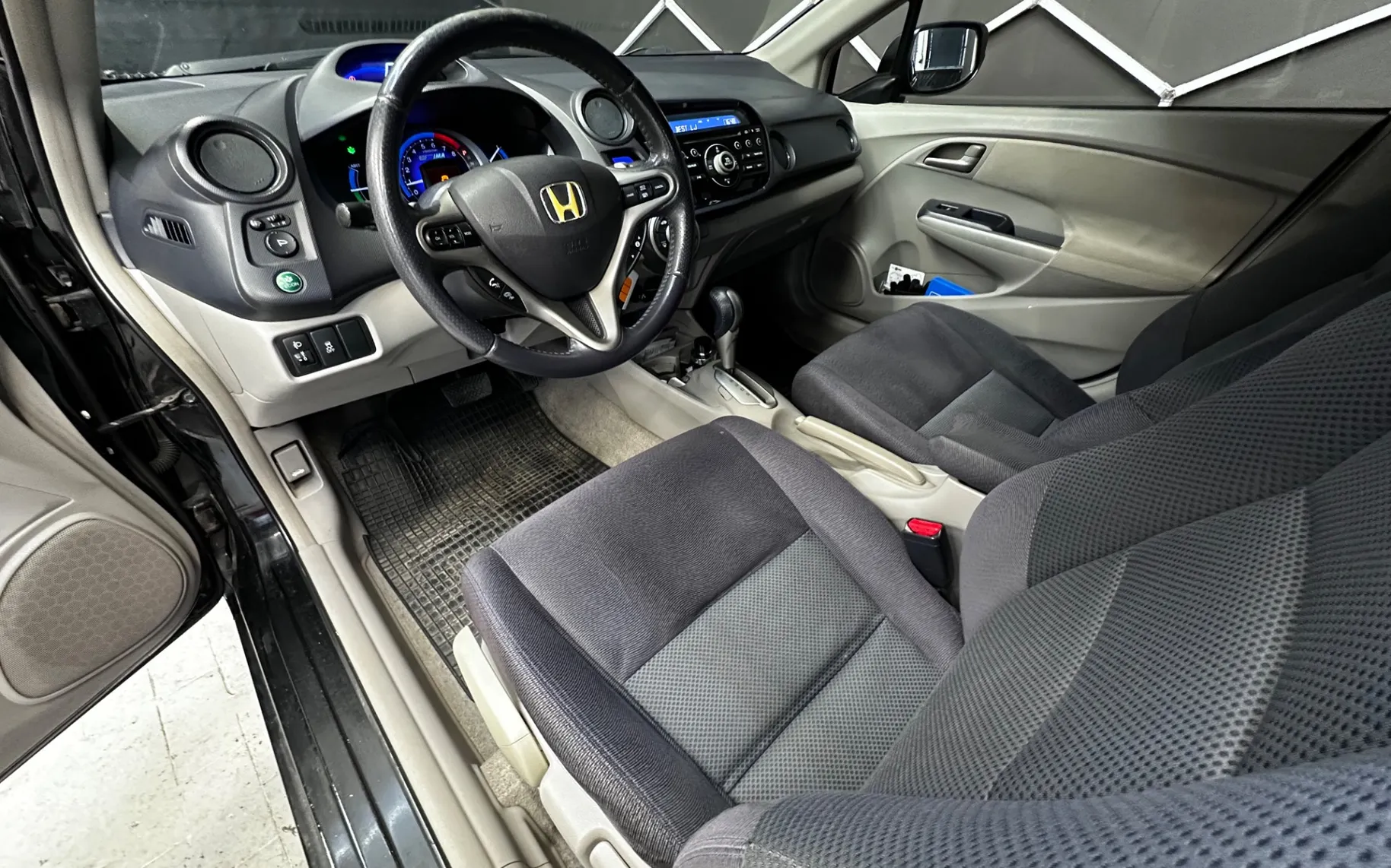 Notranja slika - Honda Insight - 1.3 HYBRID AVTOMATIK KLIMA TEMPOMAT NOVE Z. GUME.. - 10