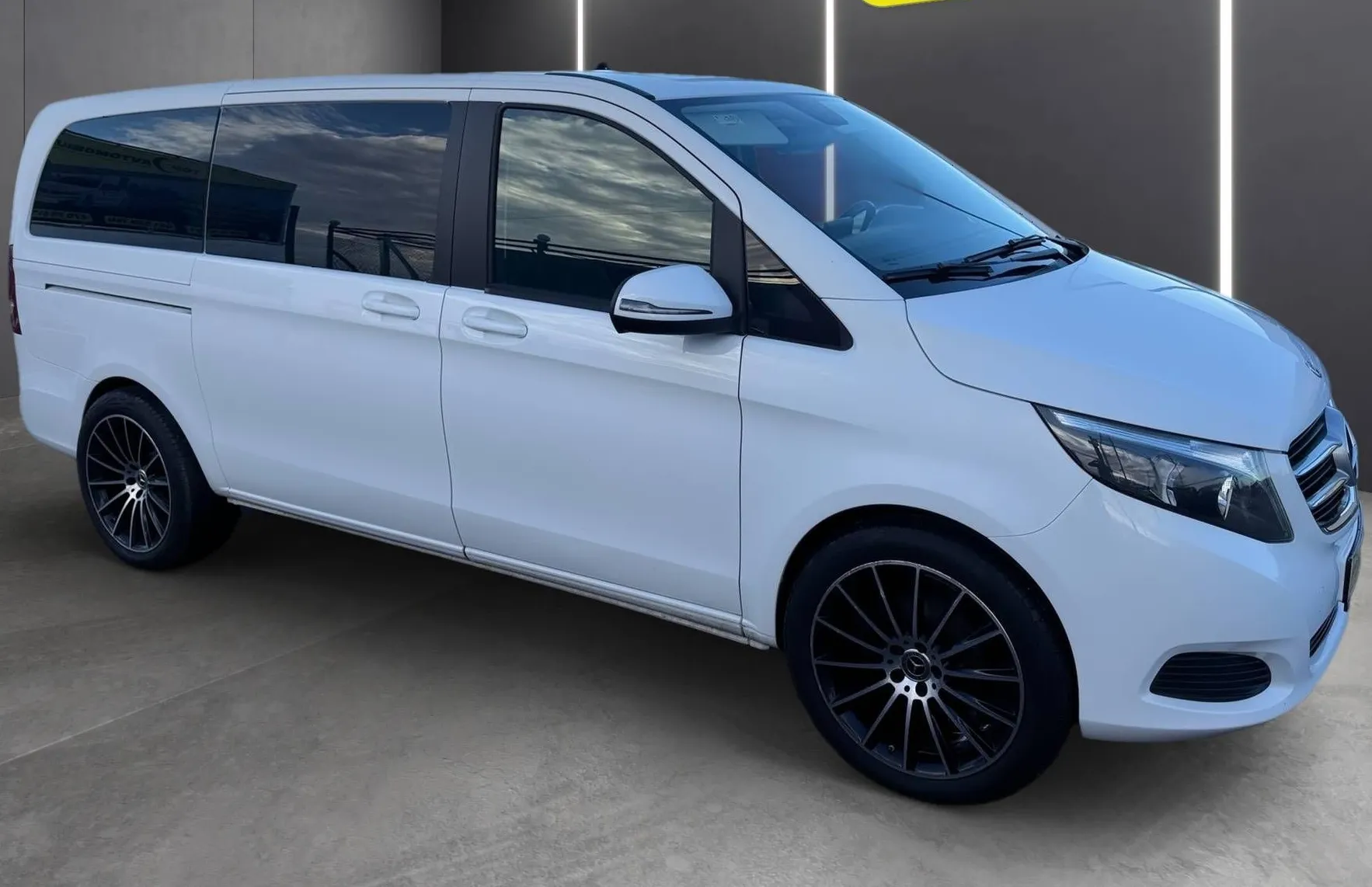 Zunanja slika - Mercedes-Benz V-Razred - V 200d SLO VOZILO NAVI PDC TEM KAMERA 1LASTNIK TOP - 9
