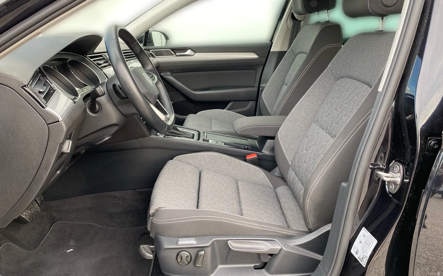 Notranja slika - Volkswagen Passat Variant - 2.0 TDI BMT SCR Elegance avt. 110kW-Vlečna kljuka - 7