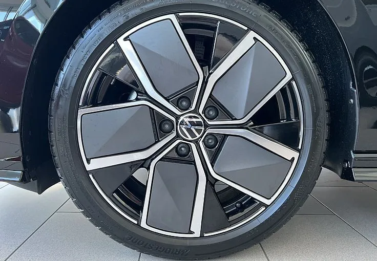 Zunanja slika - Volkswagen Golf - R-Line 1.5 eTSI - 12