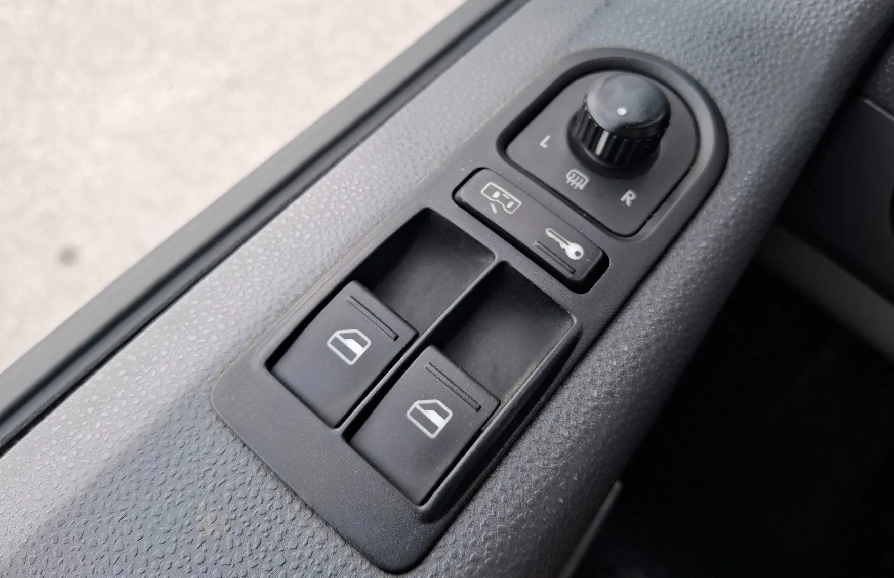 Zunanja slika - Volkswagen Transporter - 2.5 TDI - 17