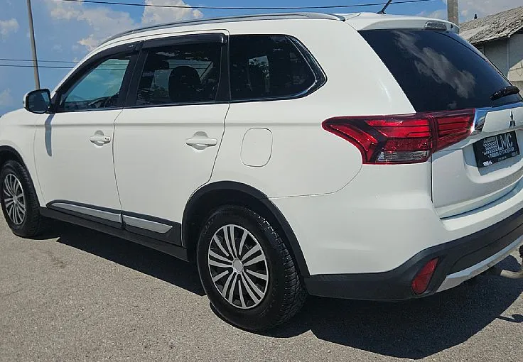Zunanja slika - Mitsubishi Outlander - 4WD 2.2 DI-D 150ks °AUT.+F-1° °XENON° - 6