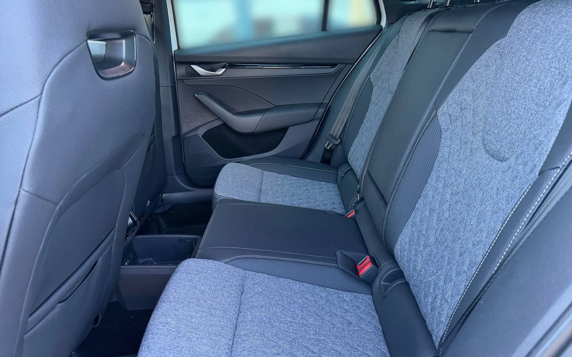 Notranja slika - Škoda Octavia - Combi 2.0 TDI Family Sportline DSG... - 11
