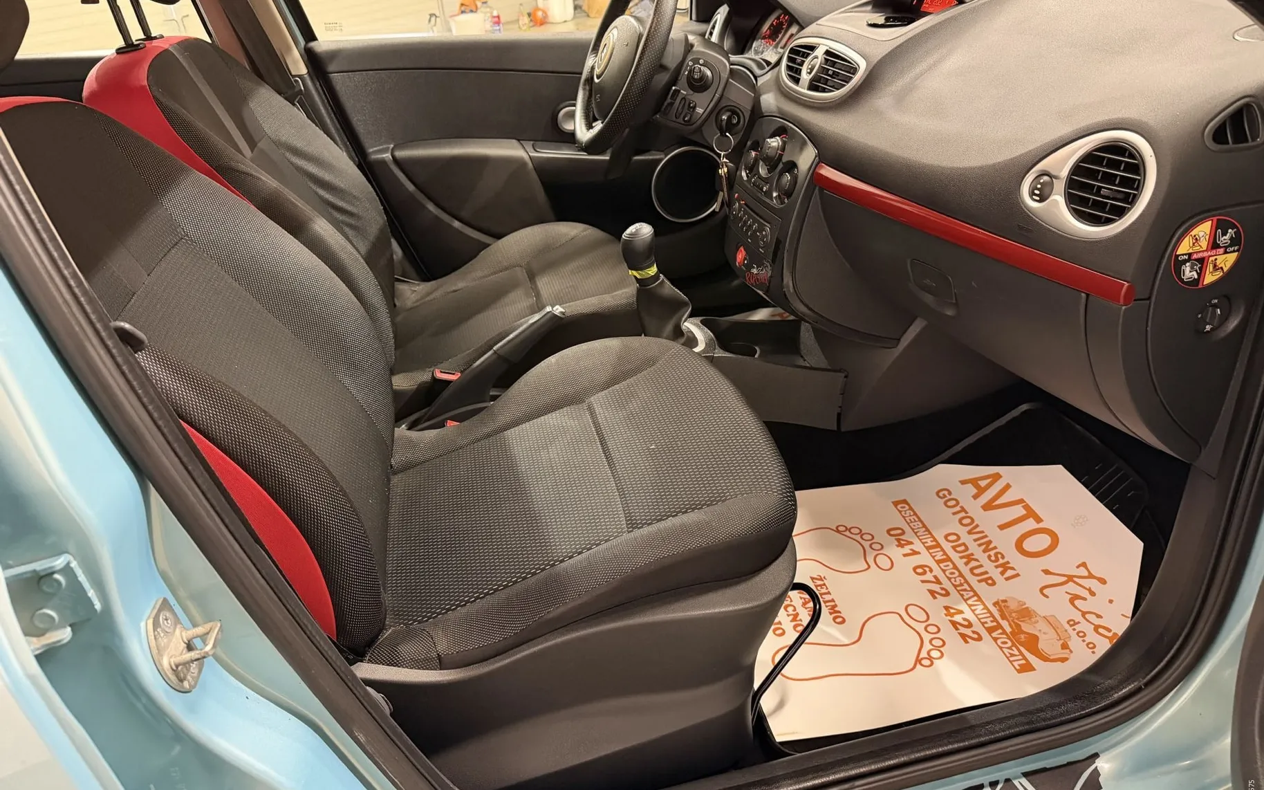 Notranja slika - Renault Clio - 1.2 Rip Curl-KLIMA-SERVO-TRAJNIK BREZ POLOGA... - 7