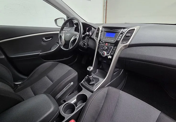 Zunanja slika - Hyundai i30 - 1.6 CRDi Comfort - 10