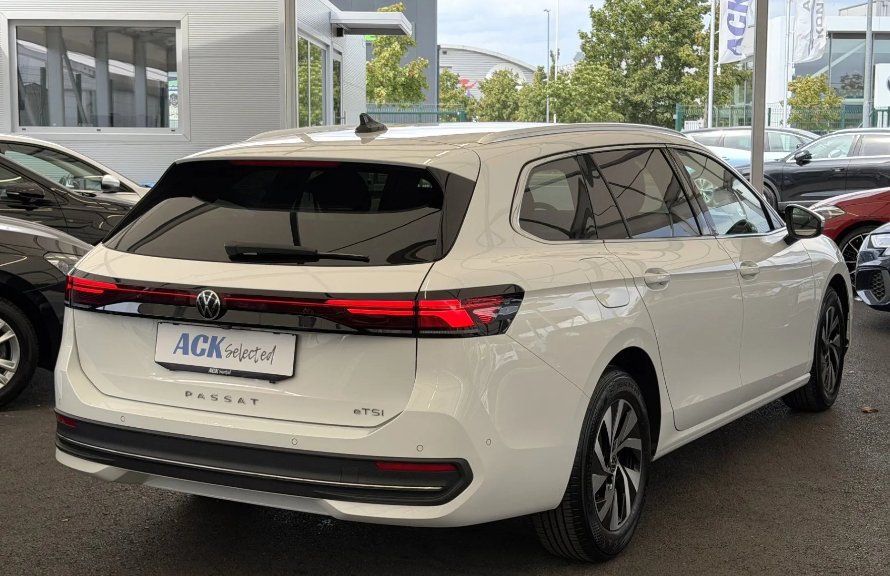Zunanja slika - Volkswagen Passat - Variant Business 1.5 eTSI DSG - 4