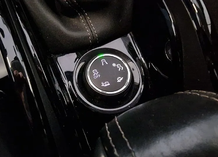 Zunanja slika - Peugeot 2008 - 1.6 BlueHDi 120 Stop start Allure | letno jamsvo | - 15