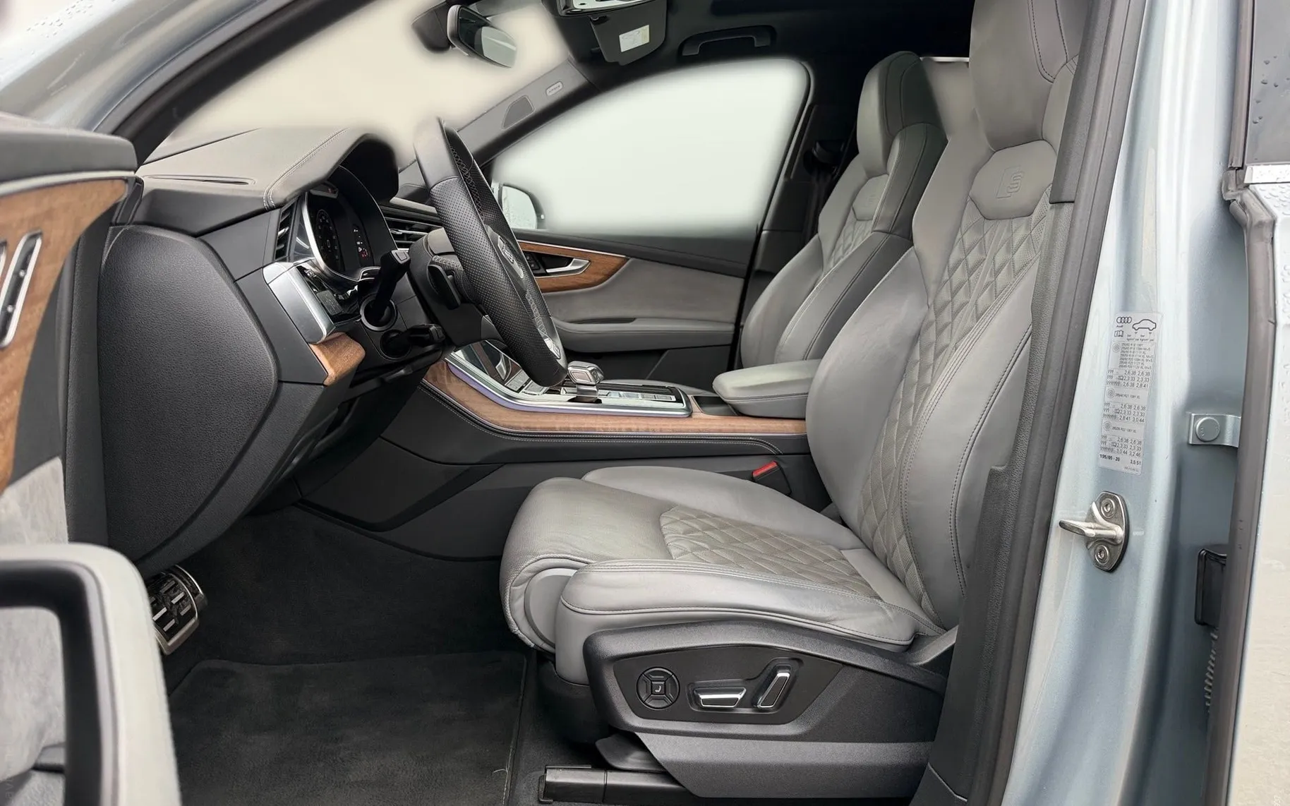 Notranja slika - Audi Q7 - 55 TFSI quattro S-line Panorama - Soft close - 10