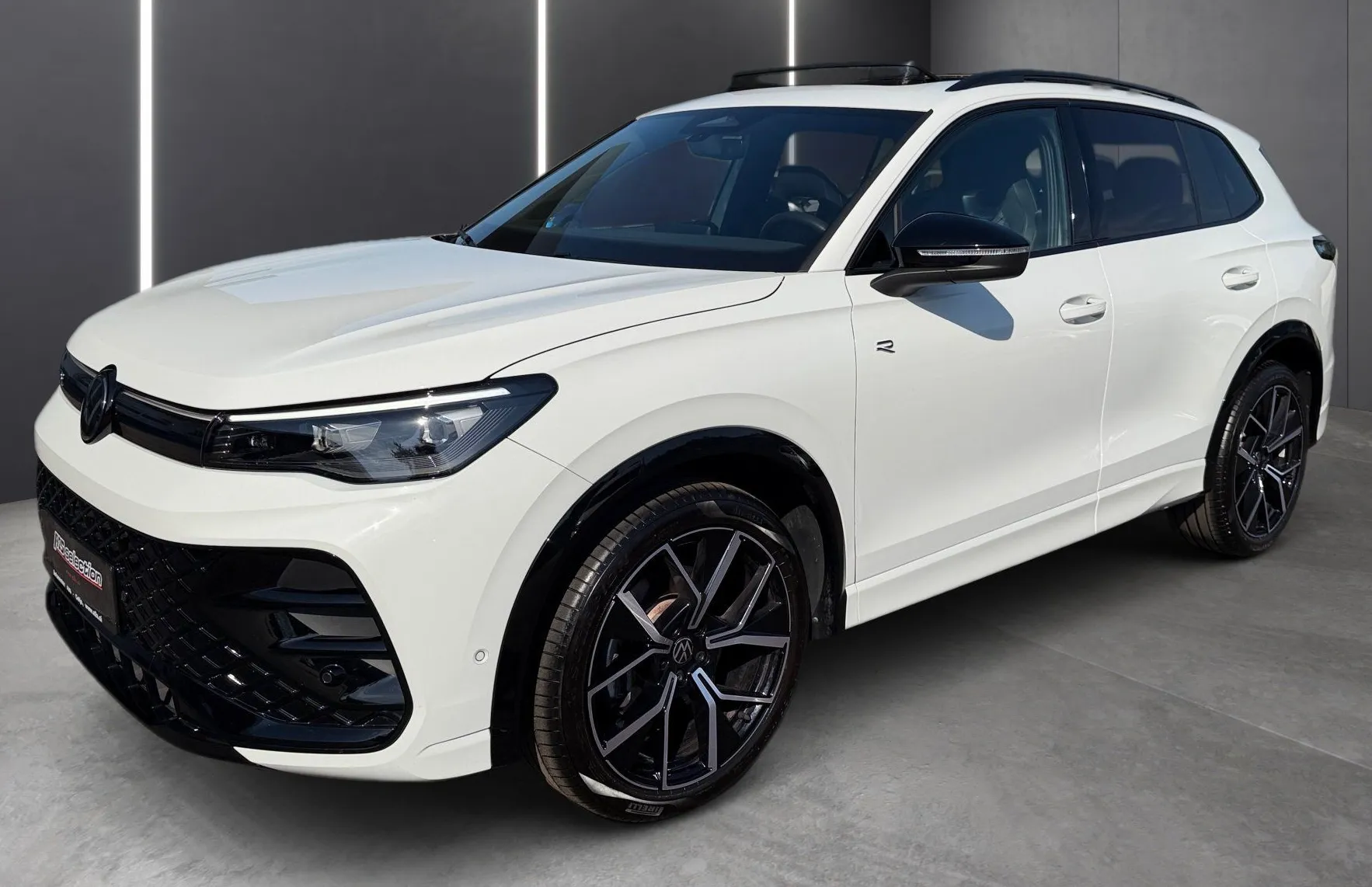 Zunanja slika - VW Tiguan - 2.0 TDI DSG R-Line  4Joy - 1