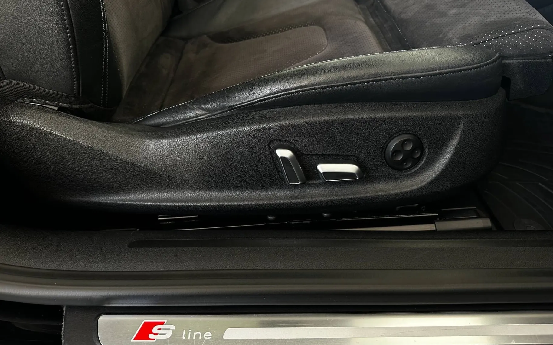 Notranja slika - Audi A5 - 2.0TDI-QUATTRO-3XSLINE-PANORAMA-NAVI-20COL-KAMERA - 11