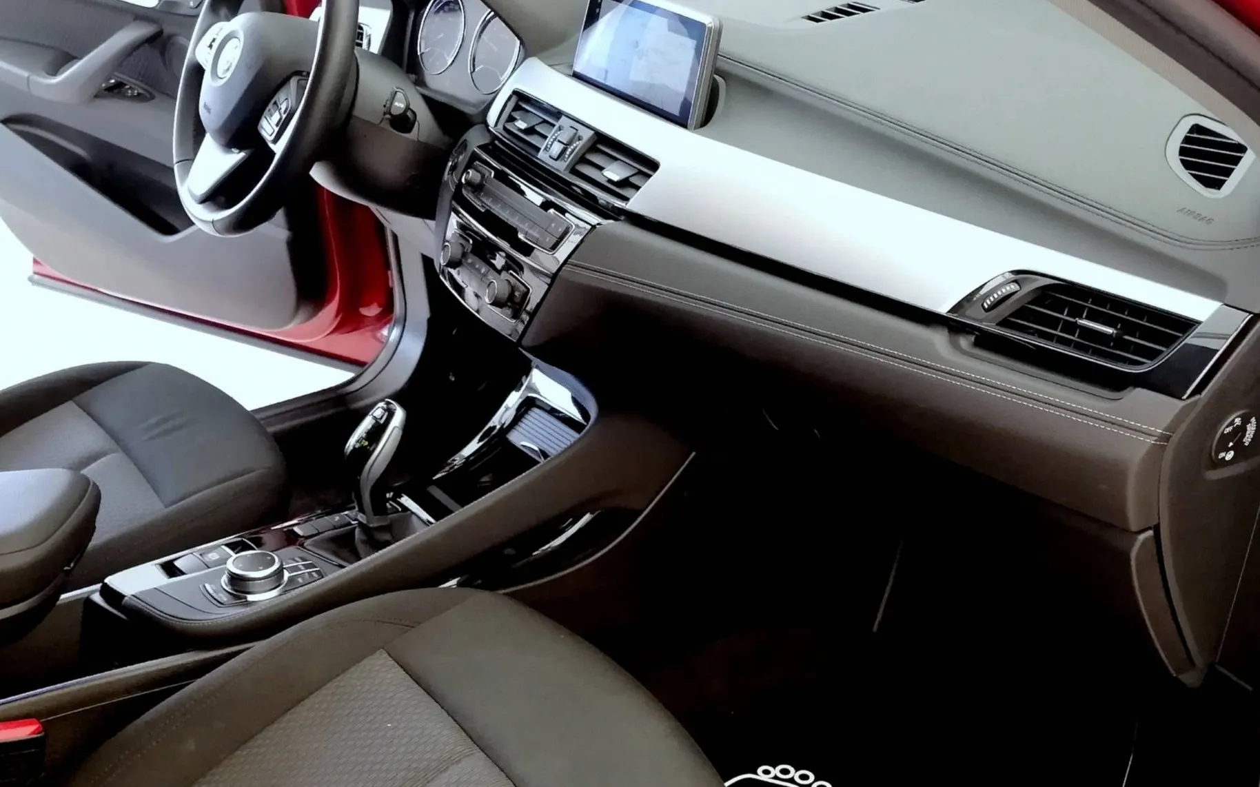 Notranja slika - BMW serija X2: - sDrive18i FULL LED AUTOMATIC NAVI KAMERA 1.LASTN - 7