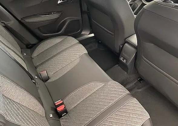 Zunanja slika - Peugeot 2008 - GT HIBRID 145 - 12