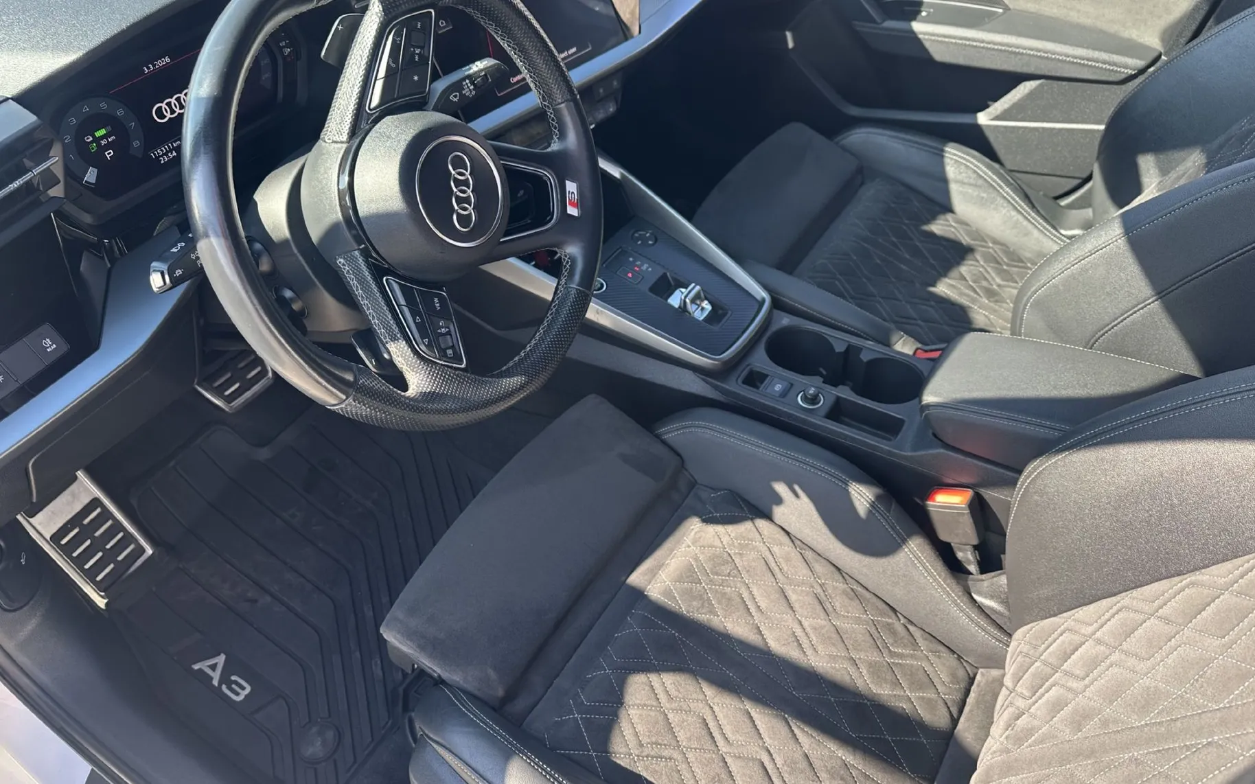 Notranja slika - Audi A3 - 45 TFSI e S line+4ALU.KAMERA.NAVI.LED.USNJE.ACC - 8