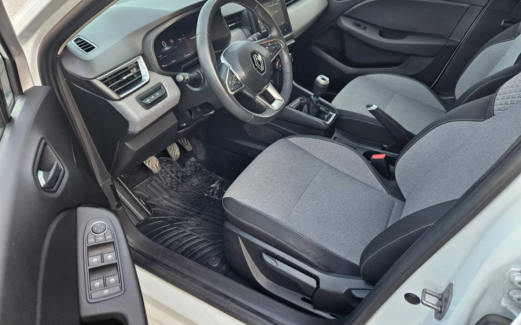 Notranja slika - Renault Clio - TCe 90  1.LASTNIK SLO SAMO 84000KM - 10